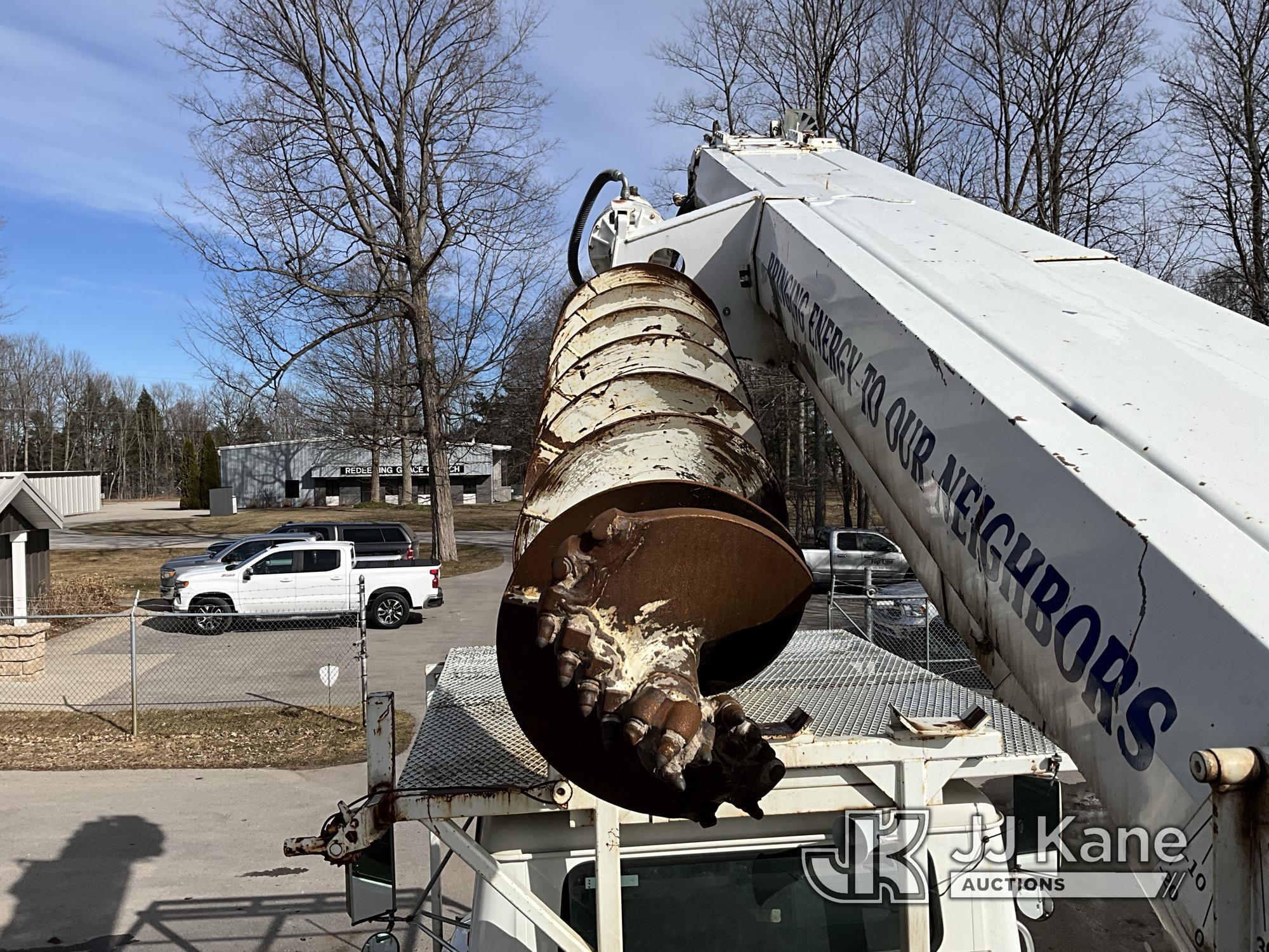 (Traverse City, MI) Altec D945B, Digger Derrick rear mounted on 1996 International 4800 4x4 Utility