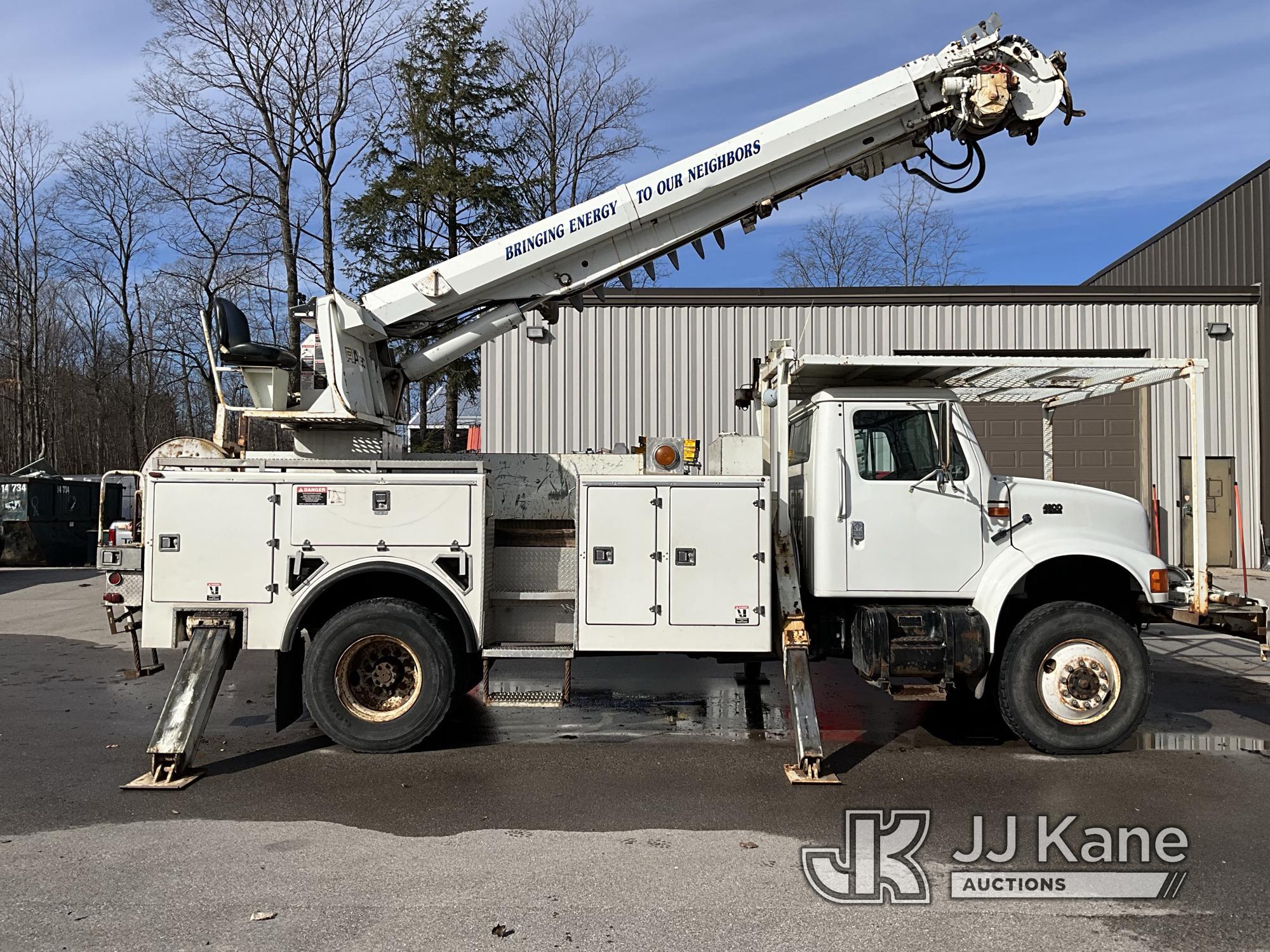 (Traverse City, MI) Altec D945B, Digger Derrick rear mounted on 1996 International 4800 4x4 Utility