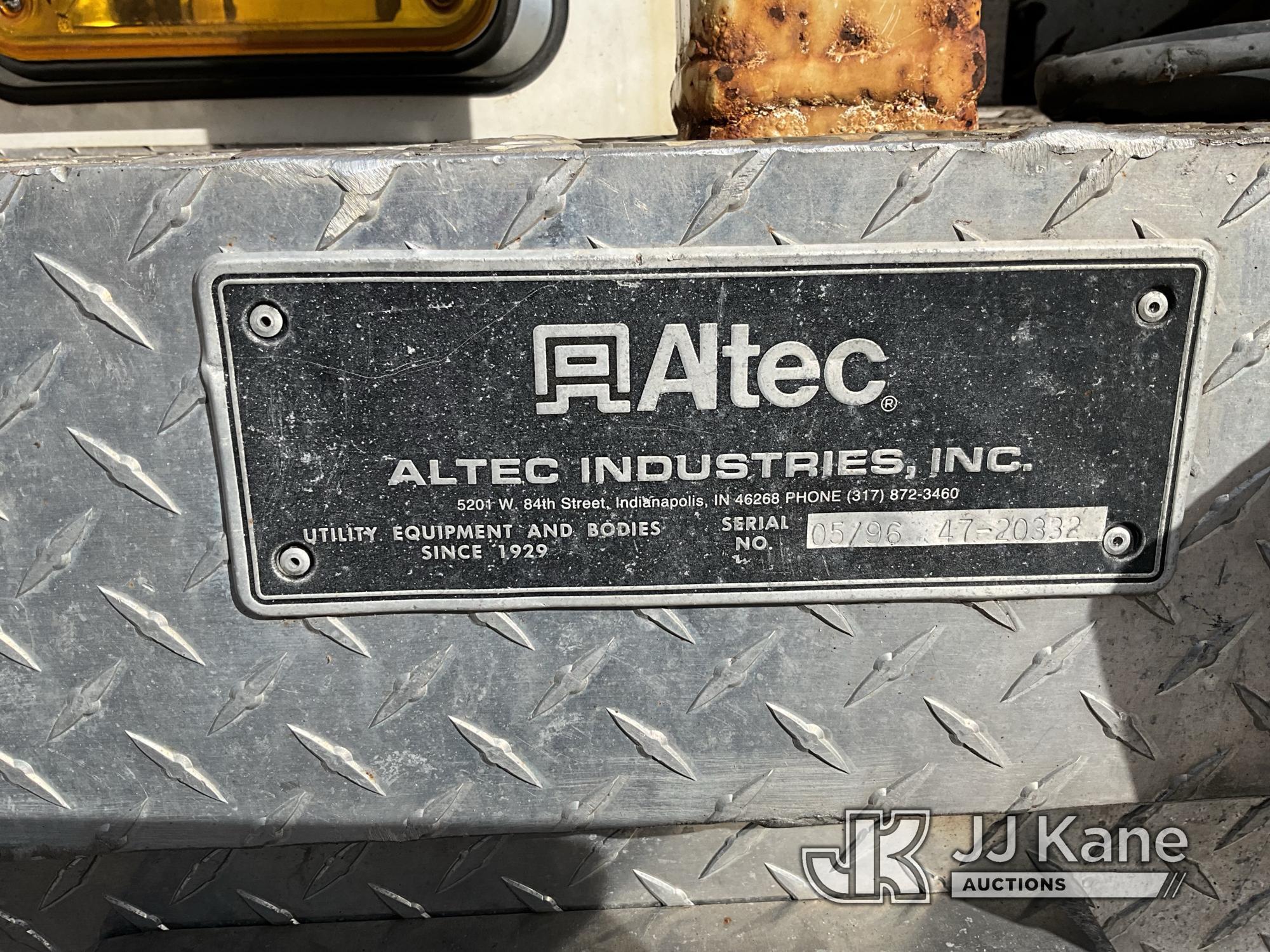 (Traverse City, MI) Altec D945B, Digger Derrick rear mounted on 1996 International 4800 4x4 Utility