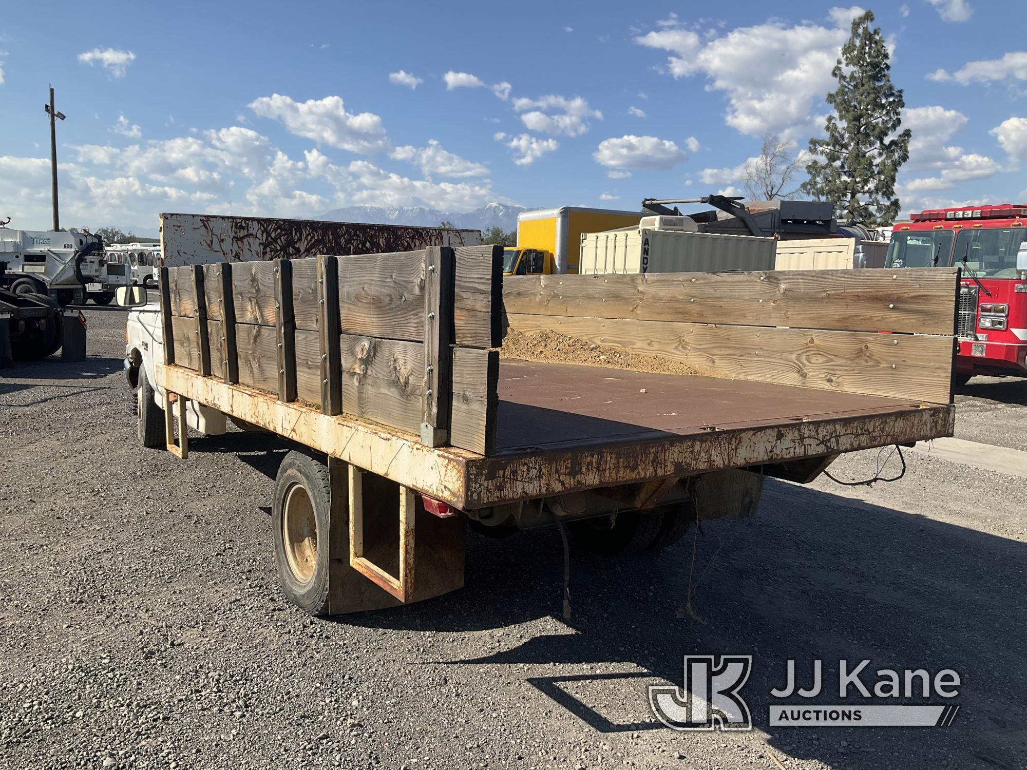 (Jurupa Valley, CA) 1989 Ford F350 Flatbed Truck Runs rough, Moves & Operates, Squishy Brake Pedal,