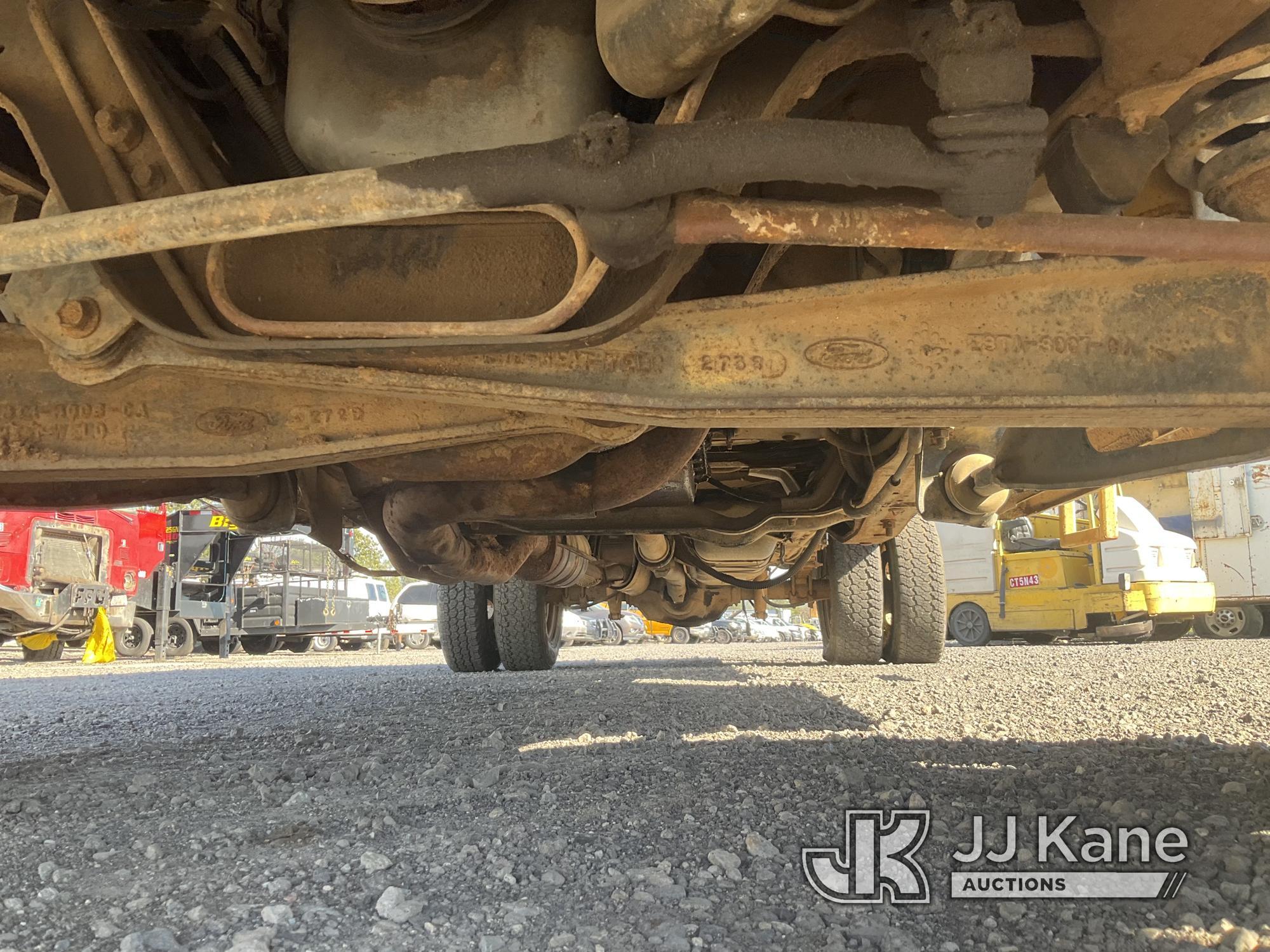 (Jurupa Valley, CA) 1989 Ford F350 Flatbed Truck Runs rough, Moves & Operates, Squishy Brake Pedal,