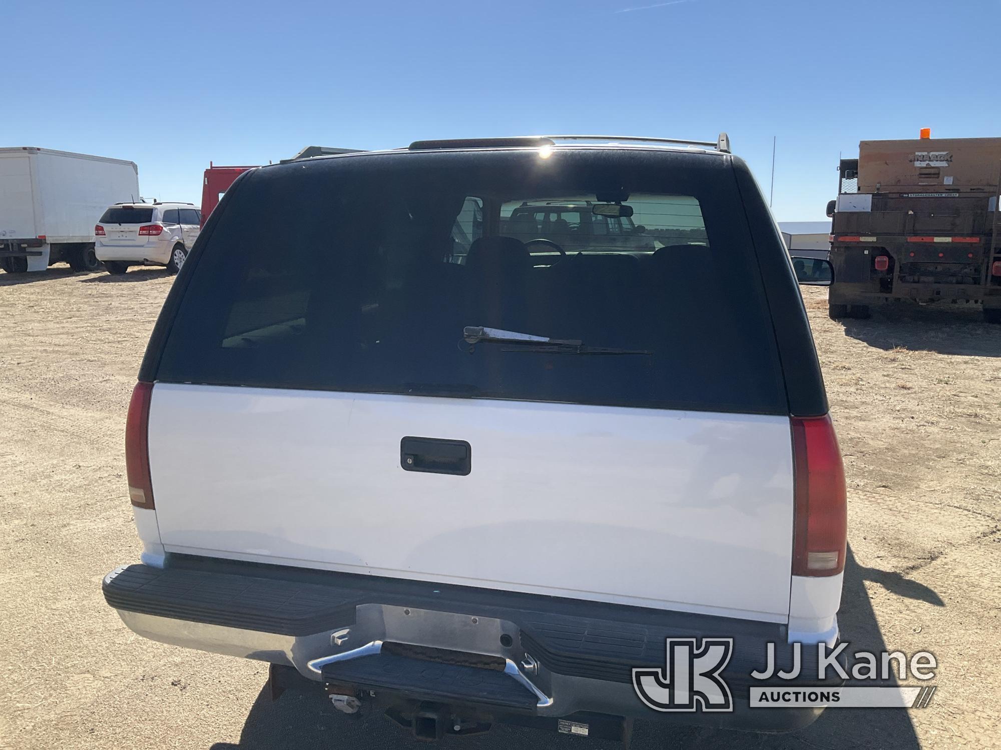 (Castle Rock, CO) 1999 Chevrolet Tahoe 4x4 4-Door Sport Utility Vehicle Runs & Moves) ( Rear Door La