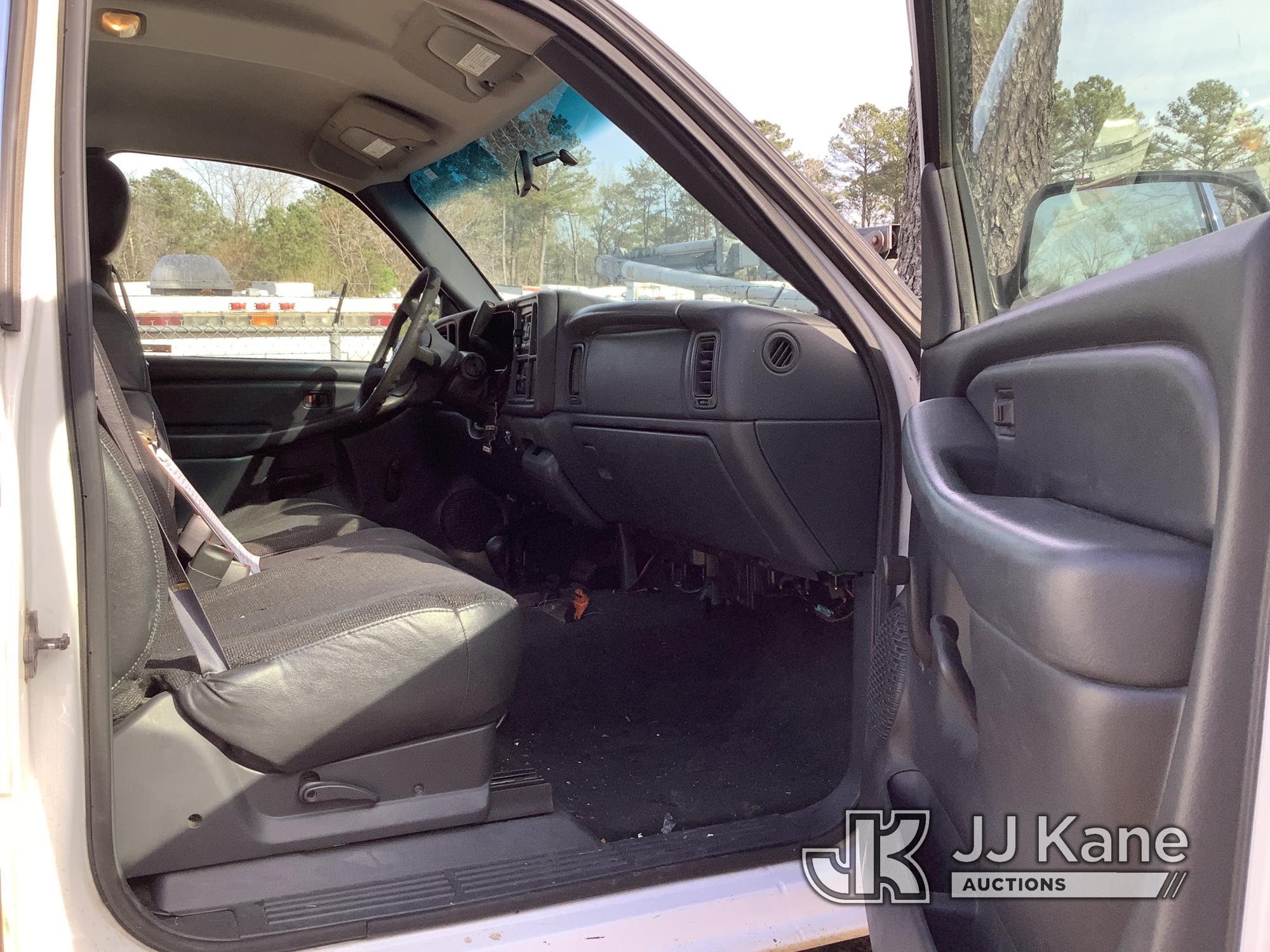 (Graysville, AL) 2000 Chevrolet Silverado 1500 4x4 Pickup Truck Not Running, Condition Unknown, No K