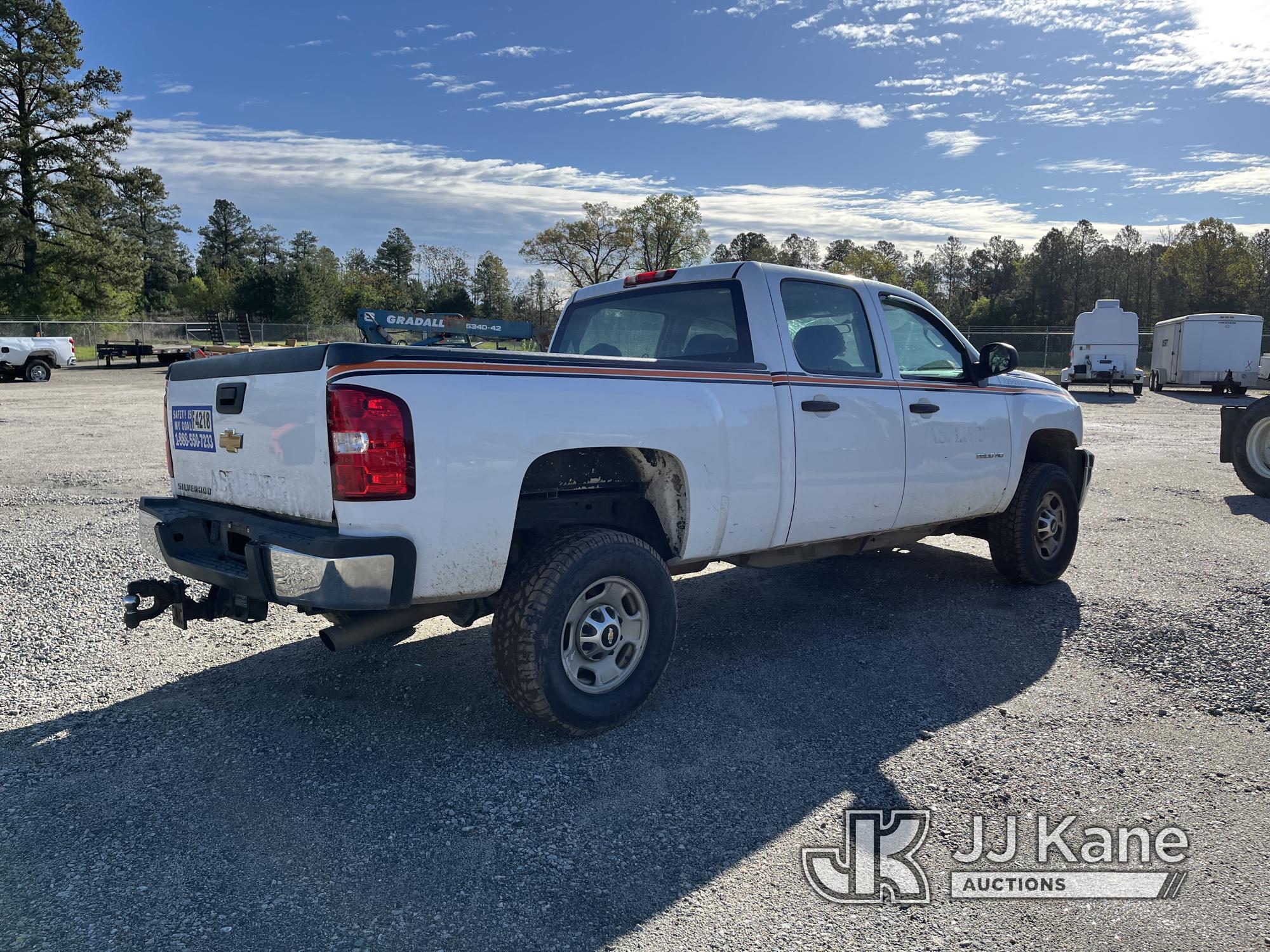 (Chester, VA) 2012 Chevrolet Silverado 2500 Crew-Cab Pickup Truck Runs & Moves) (Wrecked