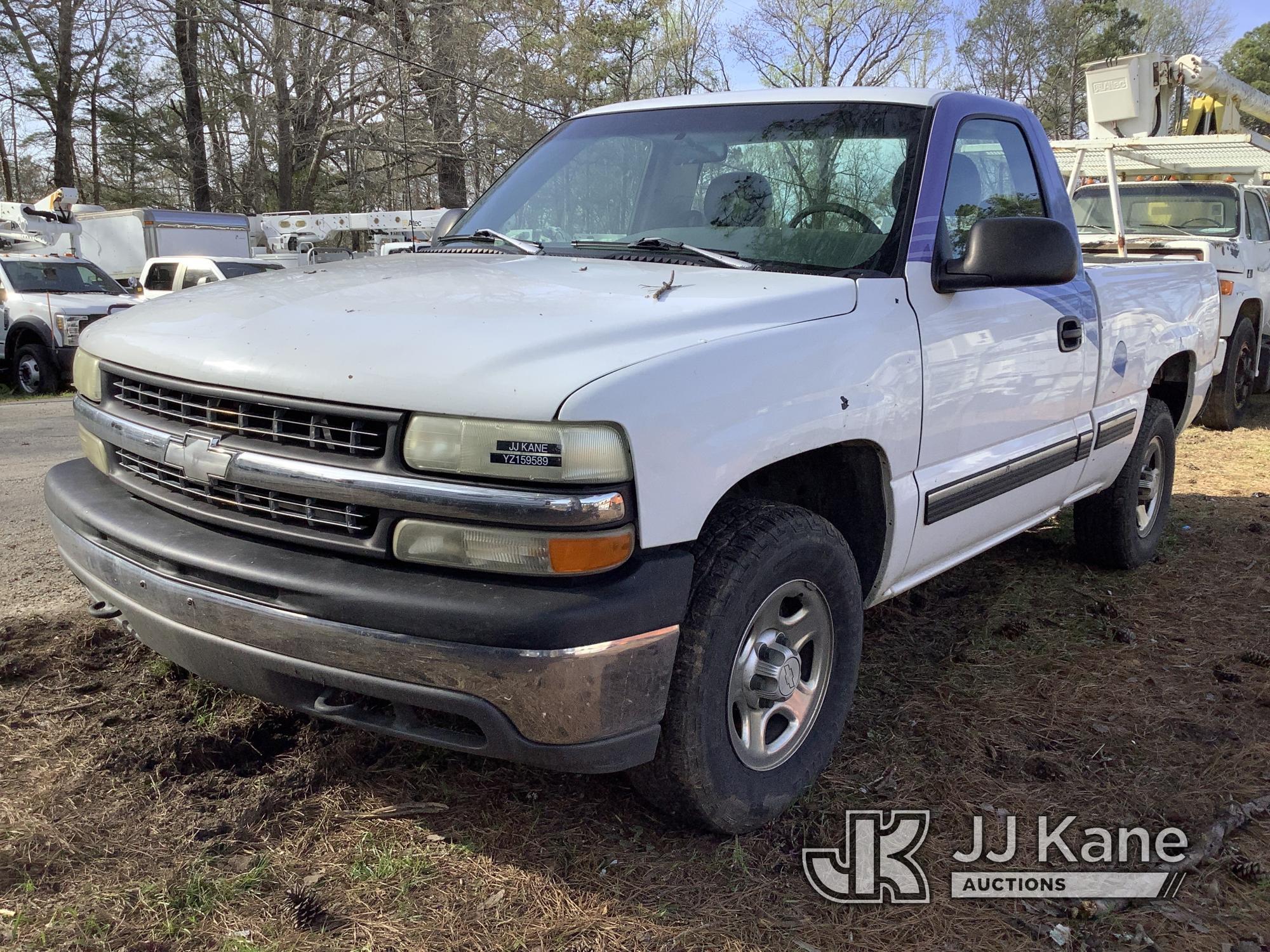 (Graysville, AL) 2000 Chevrolet Silverado 1500 4x4 Pickup Truck Not Running, Condition Unknown, No K