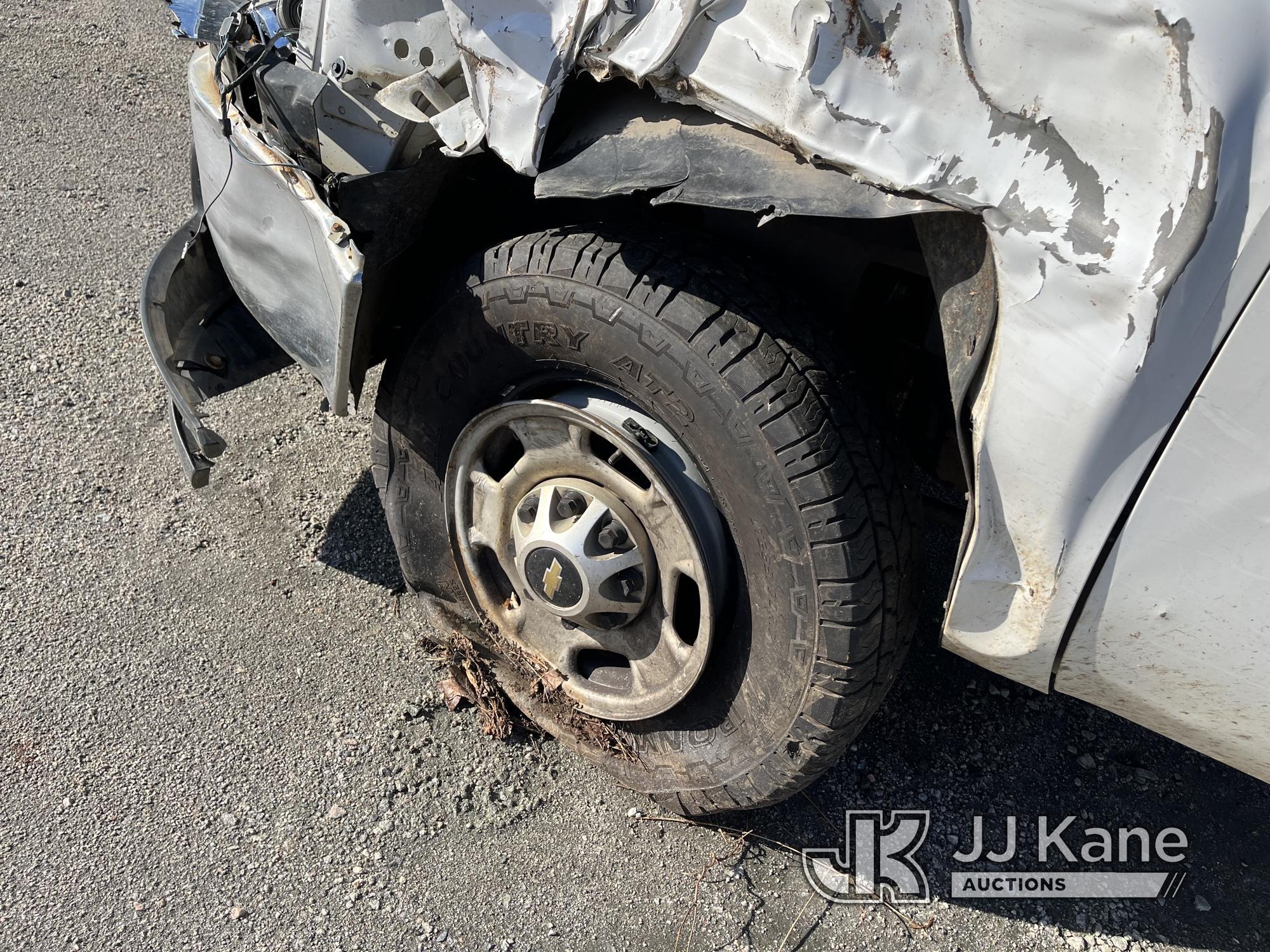 (Chester, VA) 2012 Chevrolet Silverado 2500 Crew-Cab Pickup Truck Runs & Moves) (Wrecked