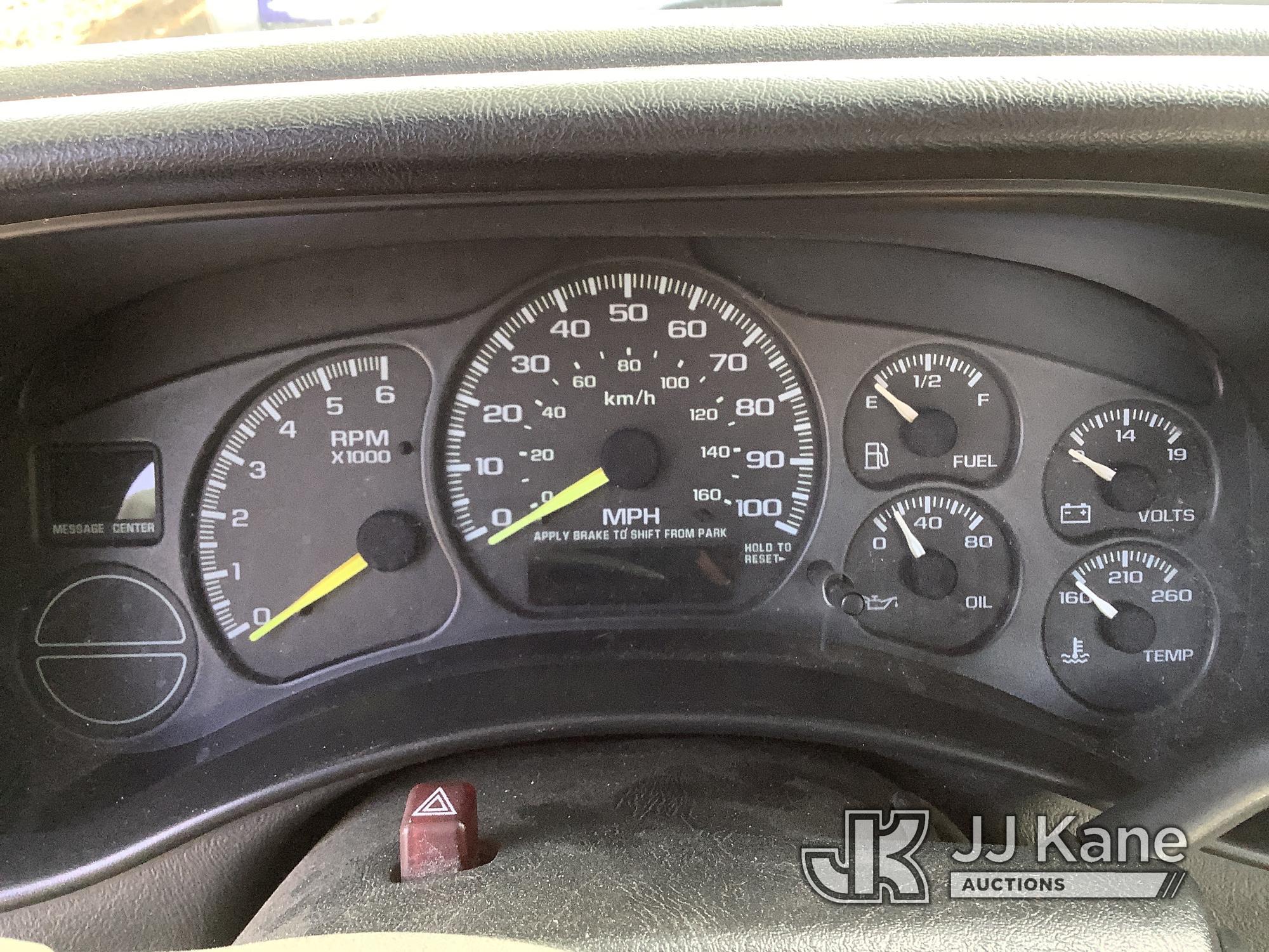 (Graysville, AL) 2000 Chevrolet Silverado 1500 4x4 Pickup Truck Not Running, Condition Unknown, No K