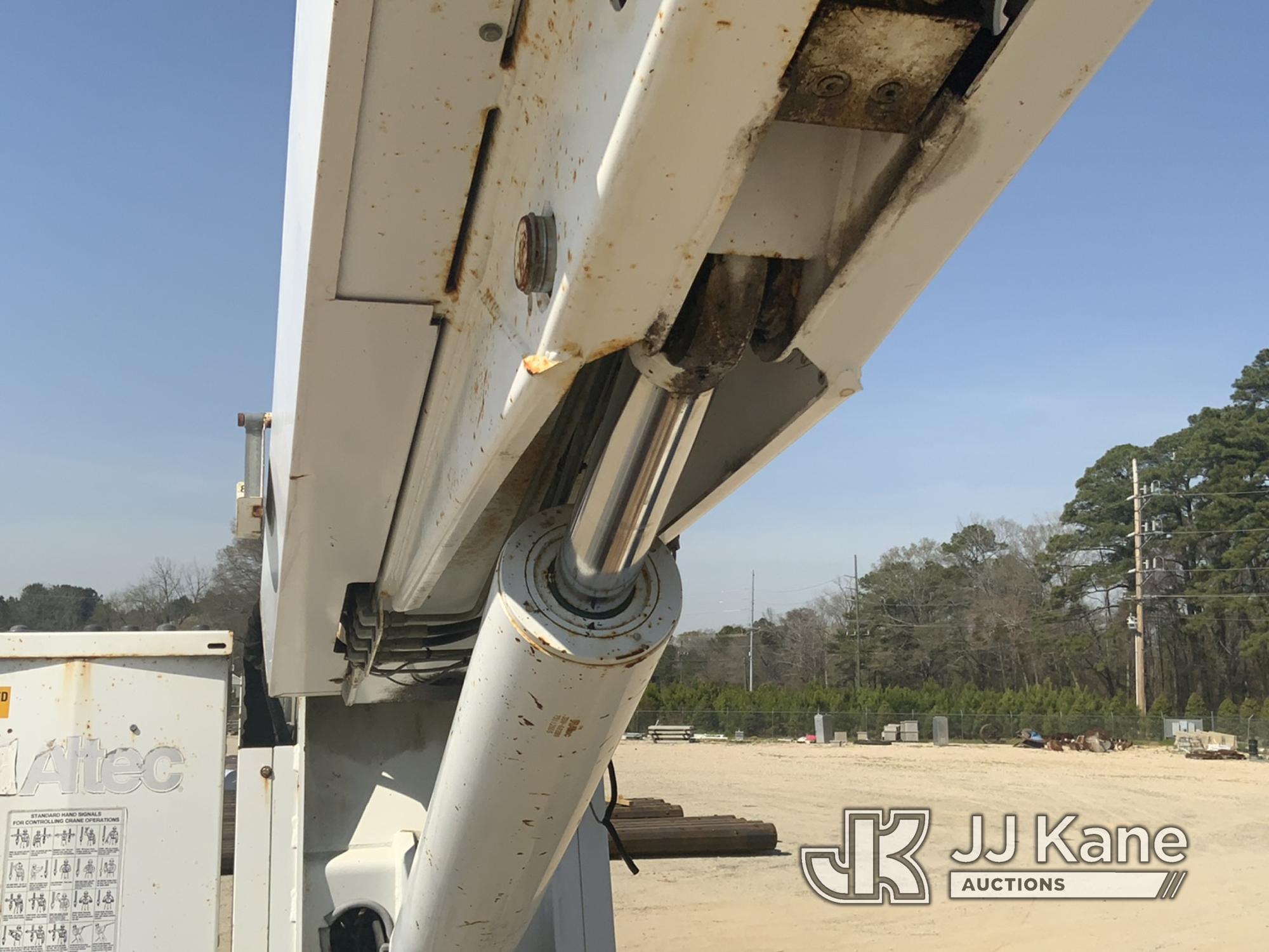 (Mount Airy, NC) Altec D4065-TR, Digger Derrick rear mounted on 2006 Freightliner M2 106 T/A Utility