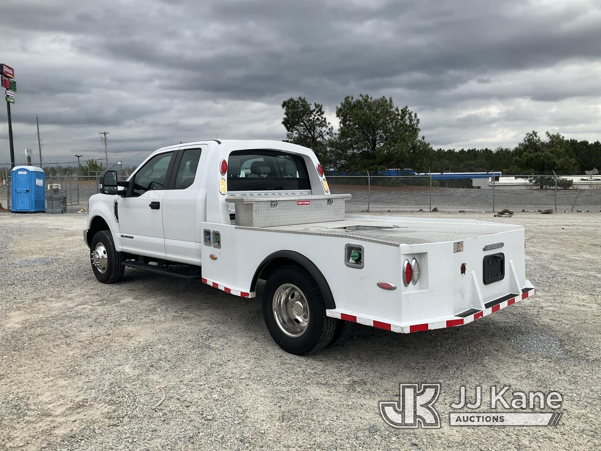 (Villa Rica, GA) 2017 Ford F350 4x4 Extended-Cab Flatbed Truck Runs & Moves