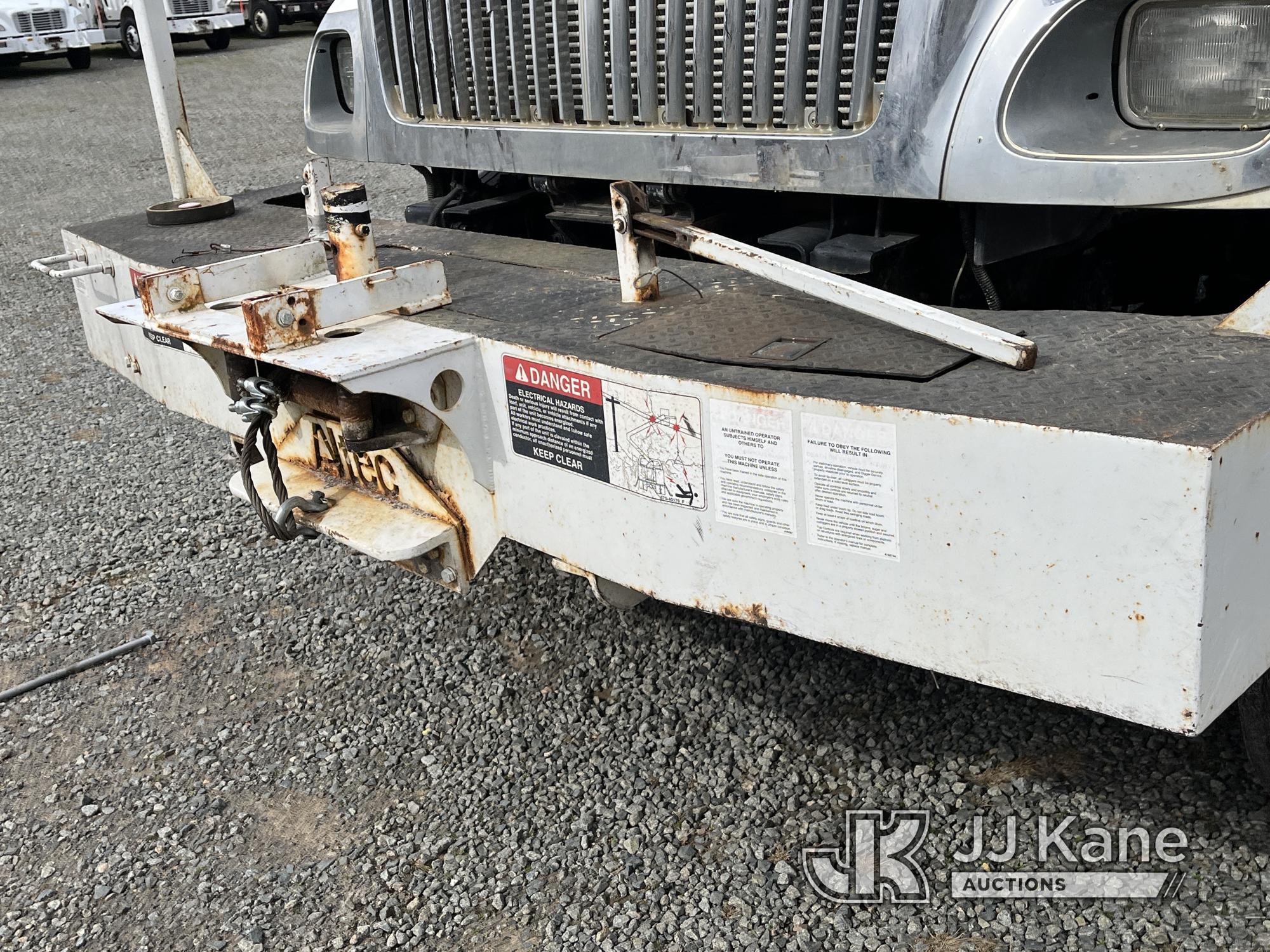 (Charlotte, NC) Altec AA755L-MH, Material Handling Bucket Truck rear mounted on 2007 International 7