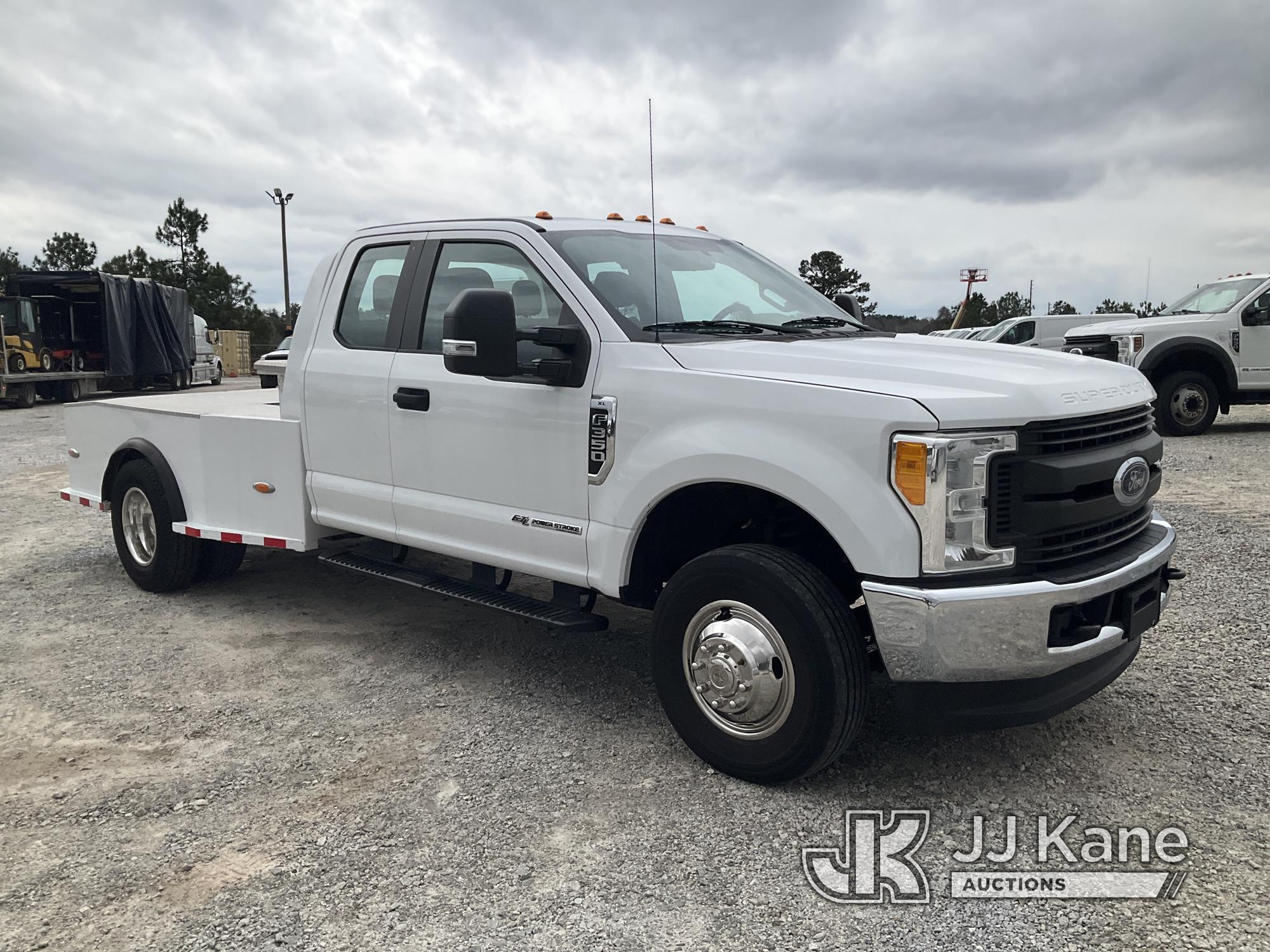 (Villa Rica, GA) 2017 Ford F350 4x4 Extended-Cab Flatbed Truck Runs & Moves