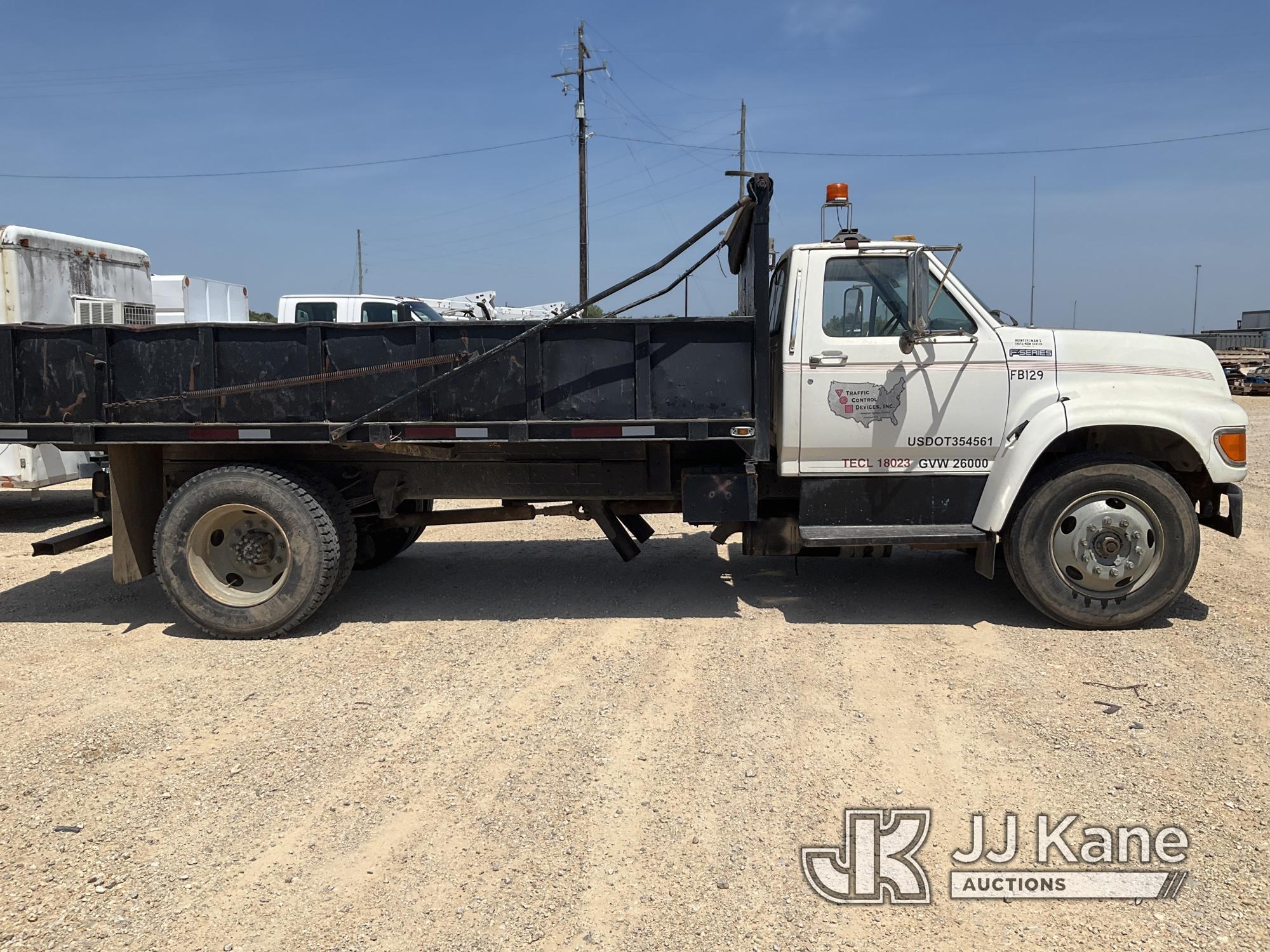 (Houston, TX) 1997 Ford F800 Flatbed/Dump Truck Runs & Moves, PTO Engages) (Dump Bed Inoperable, Con