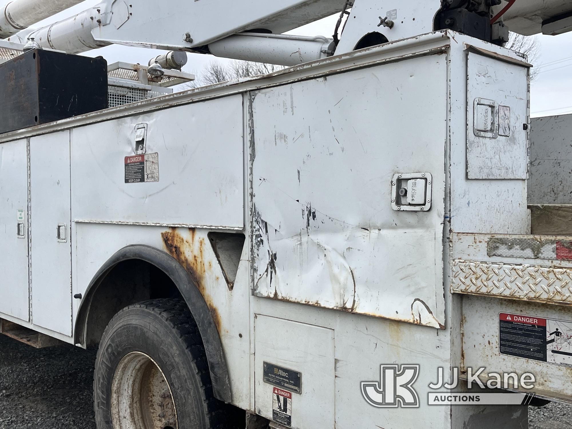 (Charlotte, NC) Altec AA755L-MH, Material Handling Bucket Truck rear mounted on 2007 International 7