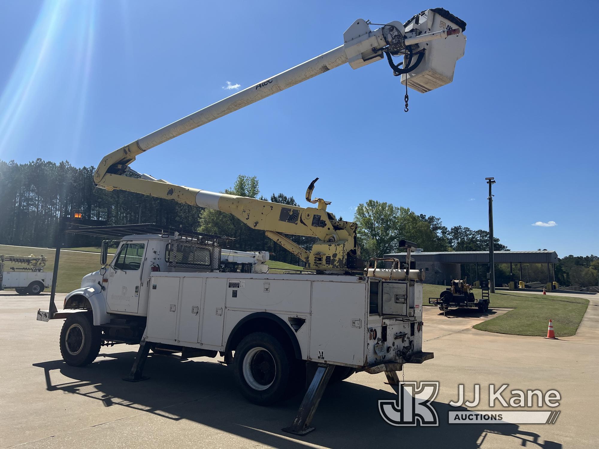 (Lagrange, GA) Altec AA600, Material Handling Bucket Truck rear mounted on 1991 International 4800 4