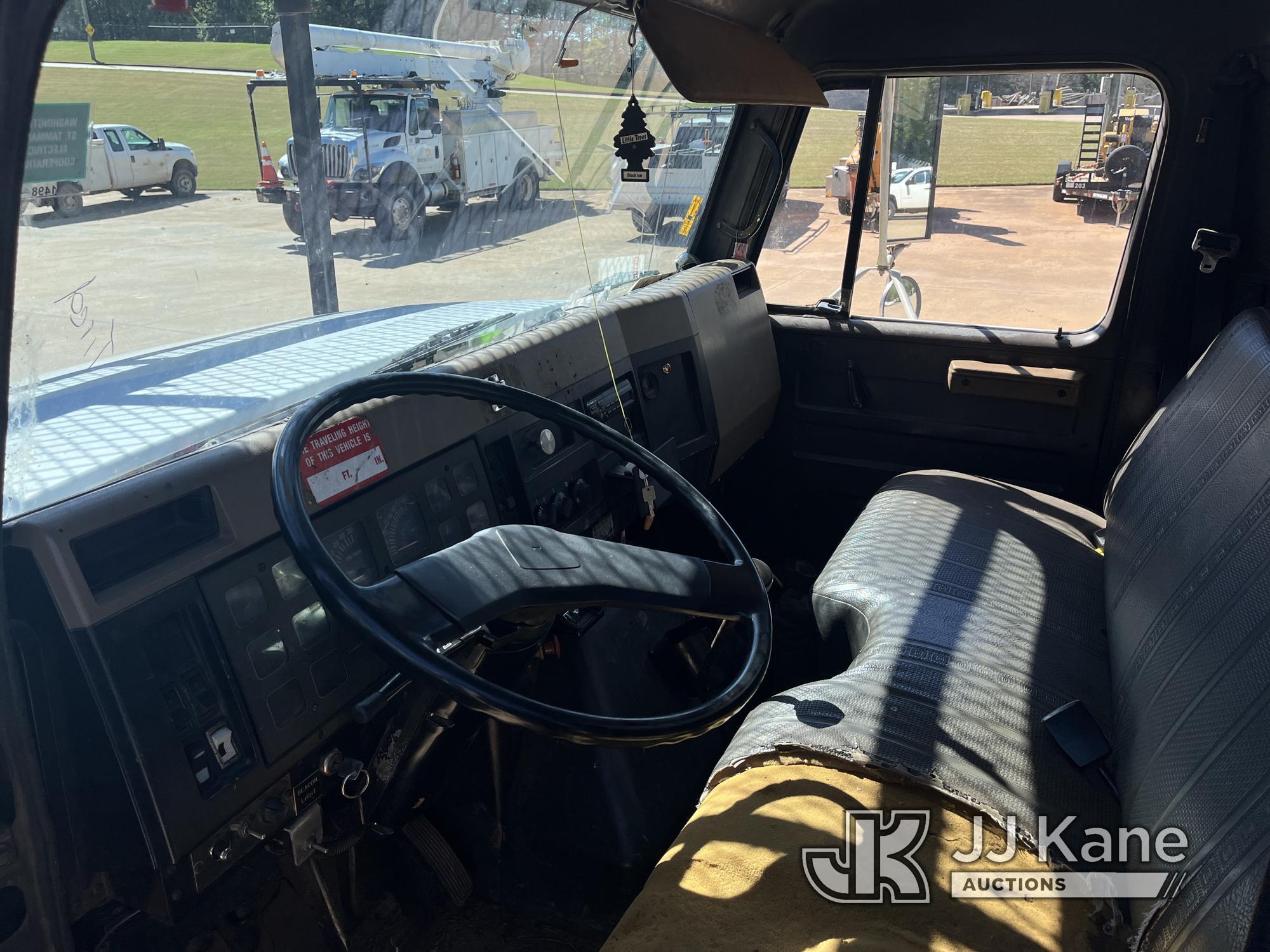 (Lagrange, GA) Altec AA600, Material Handling Bucket Truck rear mounted on 1991 International 4800 4