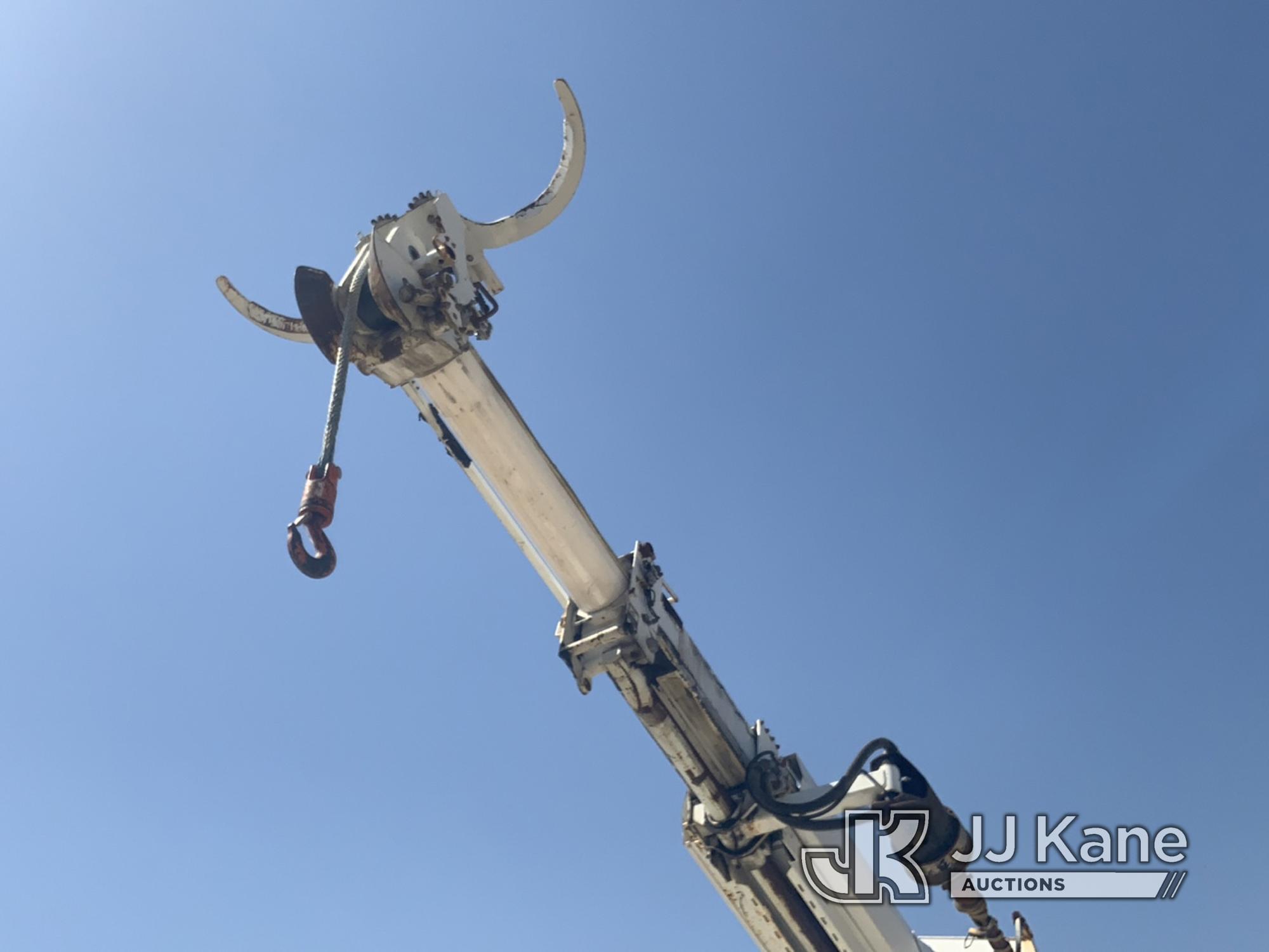 (Mount Airy, NC) Altec D4065-TR, Digger Derrick rear mounted on 2006 Freightliner M2 106 T/A Utility