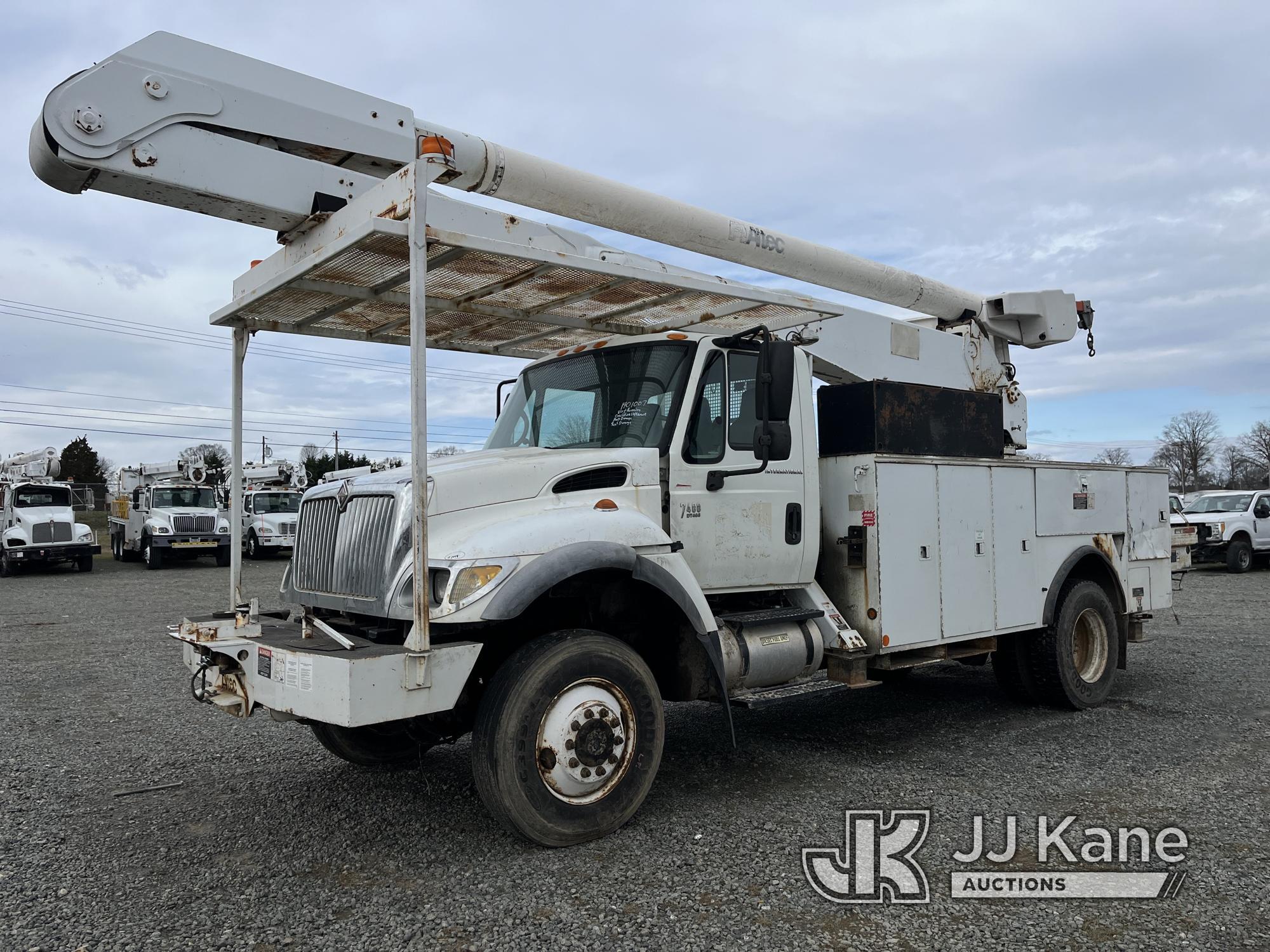 (Charlotte, NC) Altec AA755L-MH, Material Handling Bucket Truck rear mounted on 2007 International 7