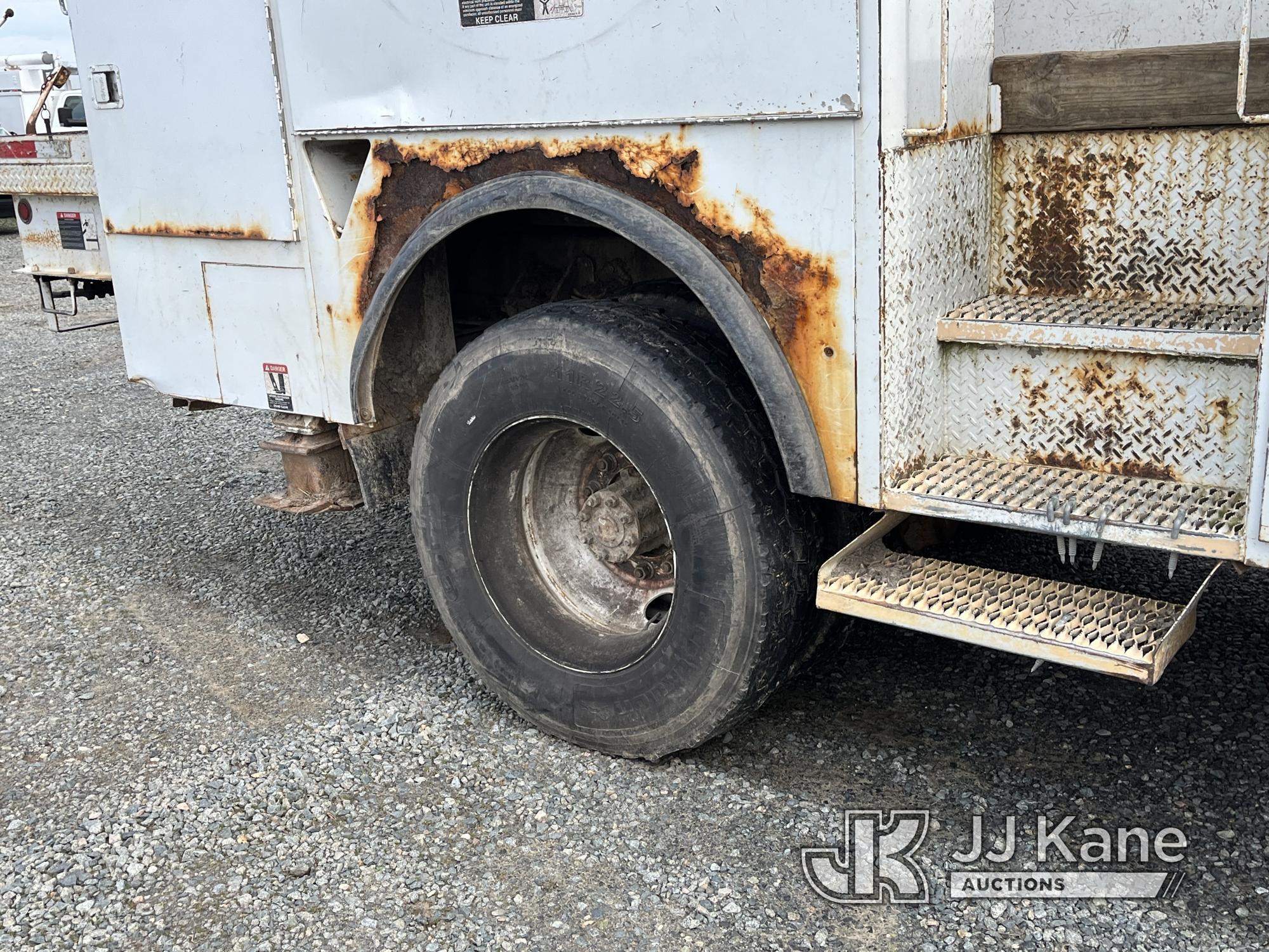 (Charlotte, NC) Altec AA755L-MH, Material Handling Bucket Truck rear mounted on 2007 International 7