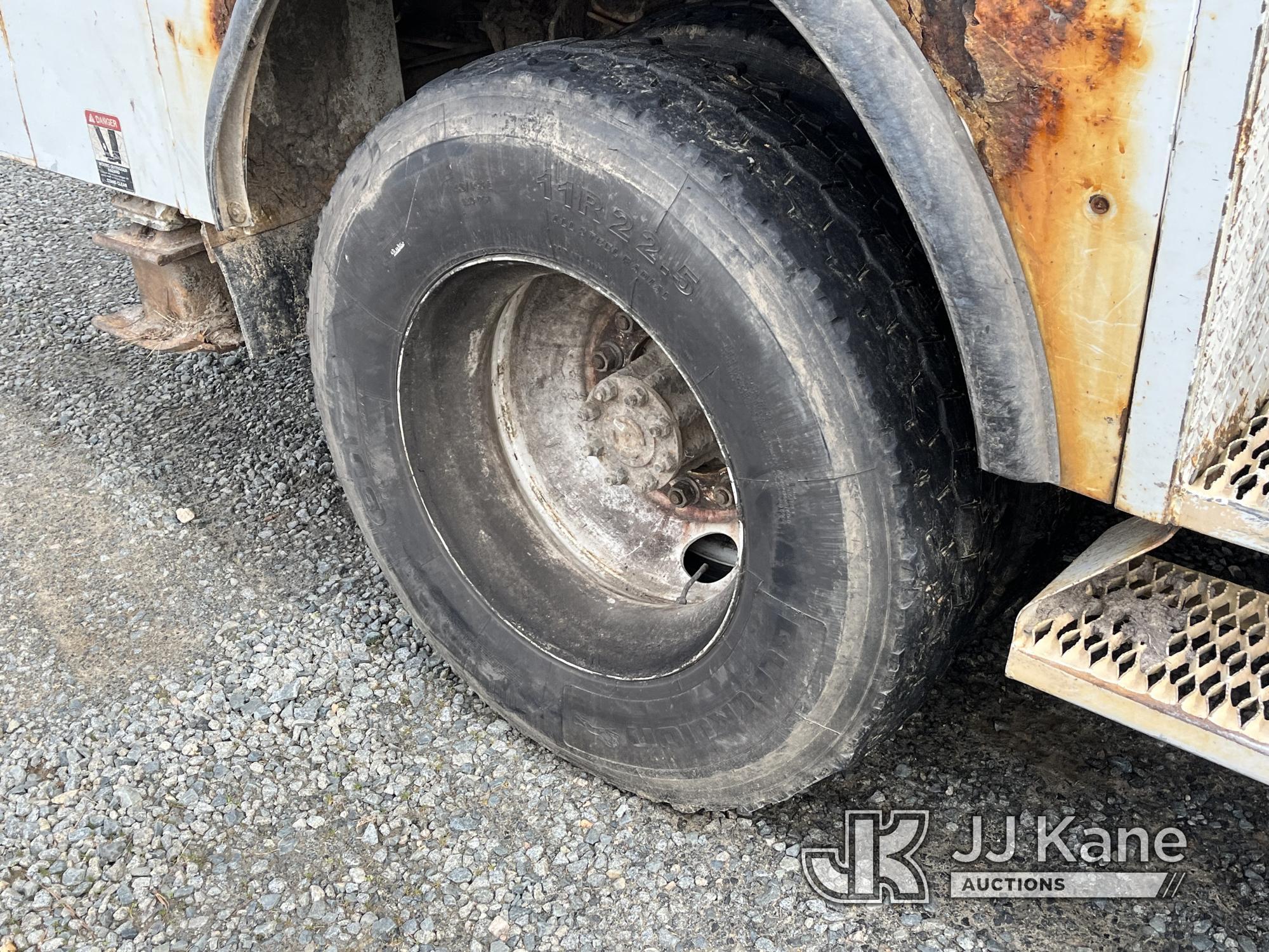 (Charlotte, NC) Altec AA755L-MH, Material Handling Bucket Truck rear mounted on 2007 International 7