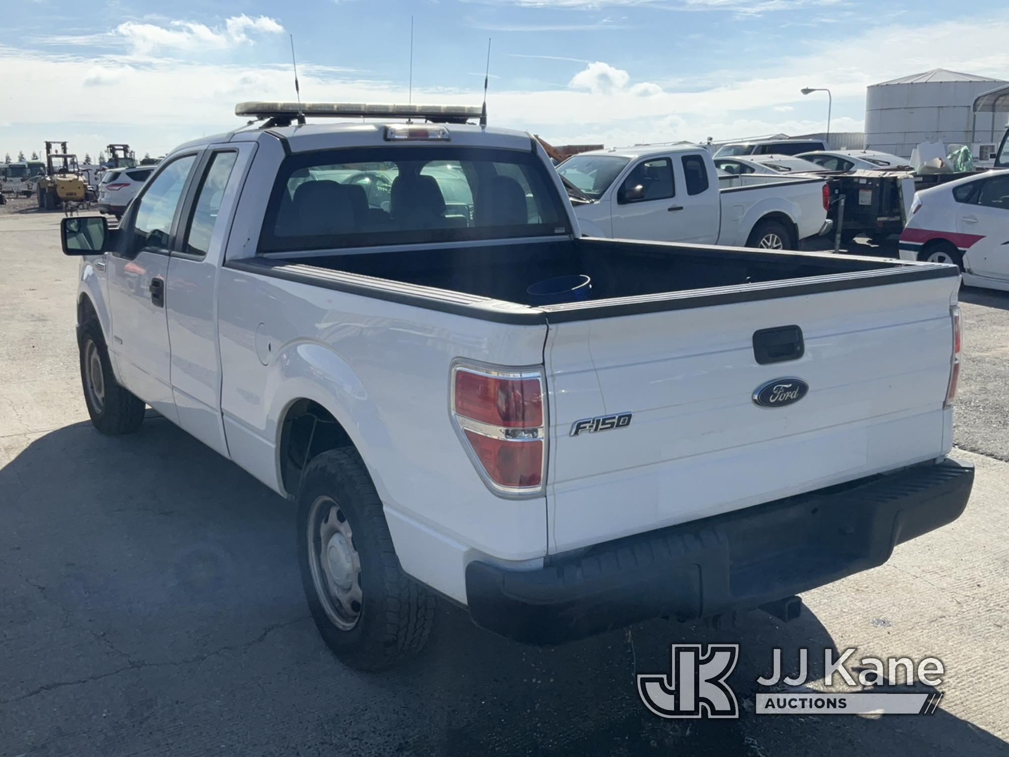 (Dixon, CA) 2014 Ford F150 Extended-Cab Pickup Truck Runs & Moves) (Paint Damage On Passenger Bed Si