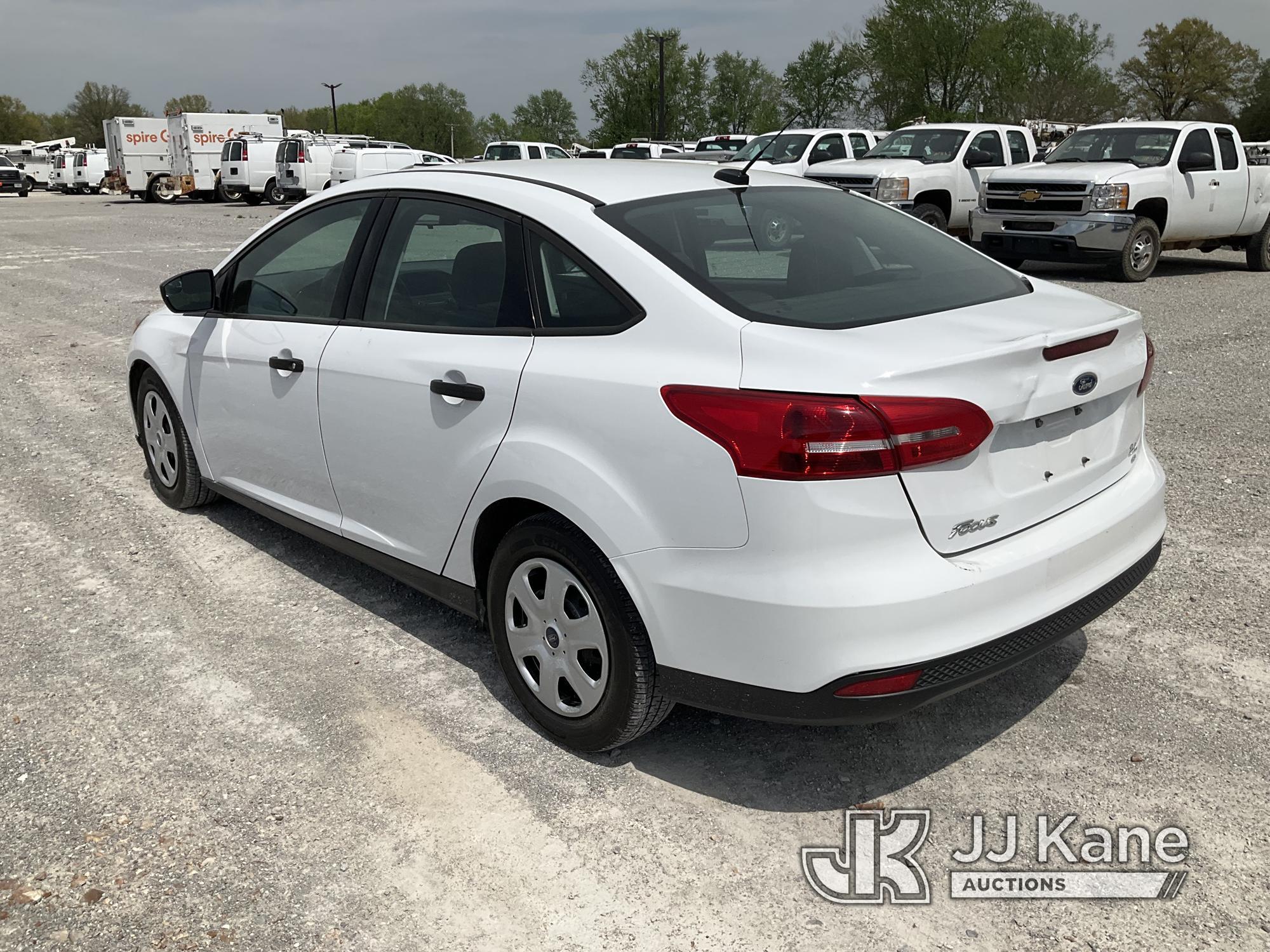 (Hawk Point, MO) 2018 Ford Focus 4 Dr Sedan Runs & Moves