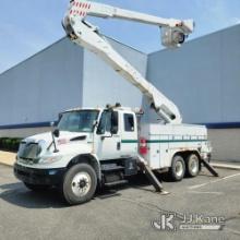 Altec A55E-OC, Material Handling Bucket Truck rear mounted on 2009 International 4400 T/A Extended-C