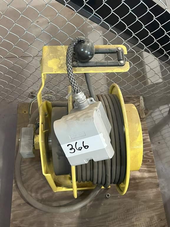 (1) KH INDUSTRIES ELECTRIC CORD REEL MODEL# RTIL3L-WW-B10U 100FT 10/3 CABLE 600VOLT; 25 AMP. 15;000