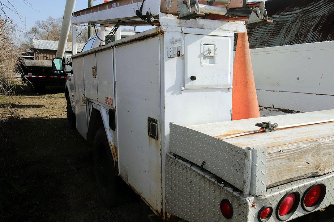 2002 Ford Boom Truck