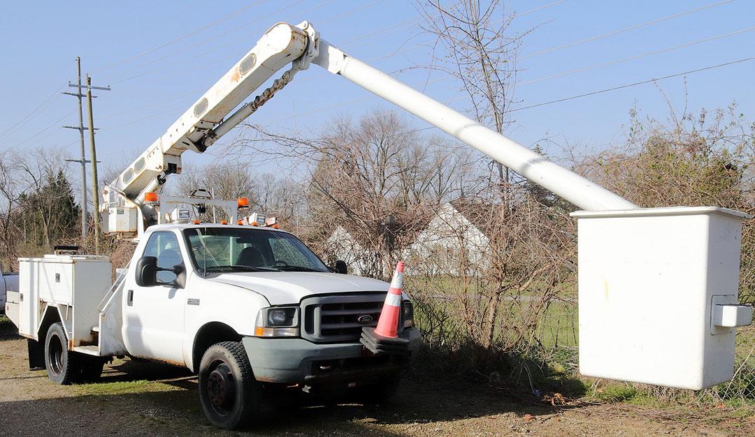 2002 Ford Boom Truck