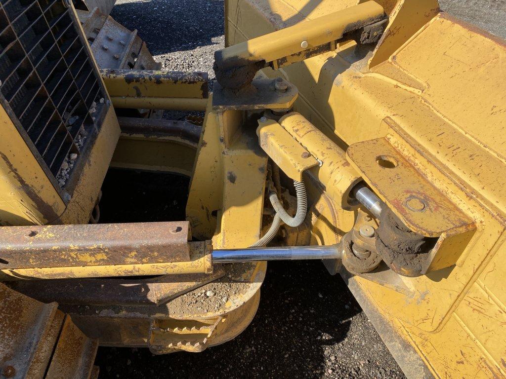 2005 CAT D5G XL CRAWLER DOZER, OROPS, 6-WAY BLADE, 105'' BLADE, 20'' TRACKS, ENGINE MODEL 3046, 7200