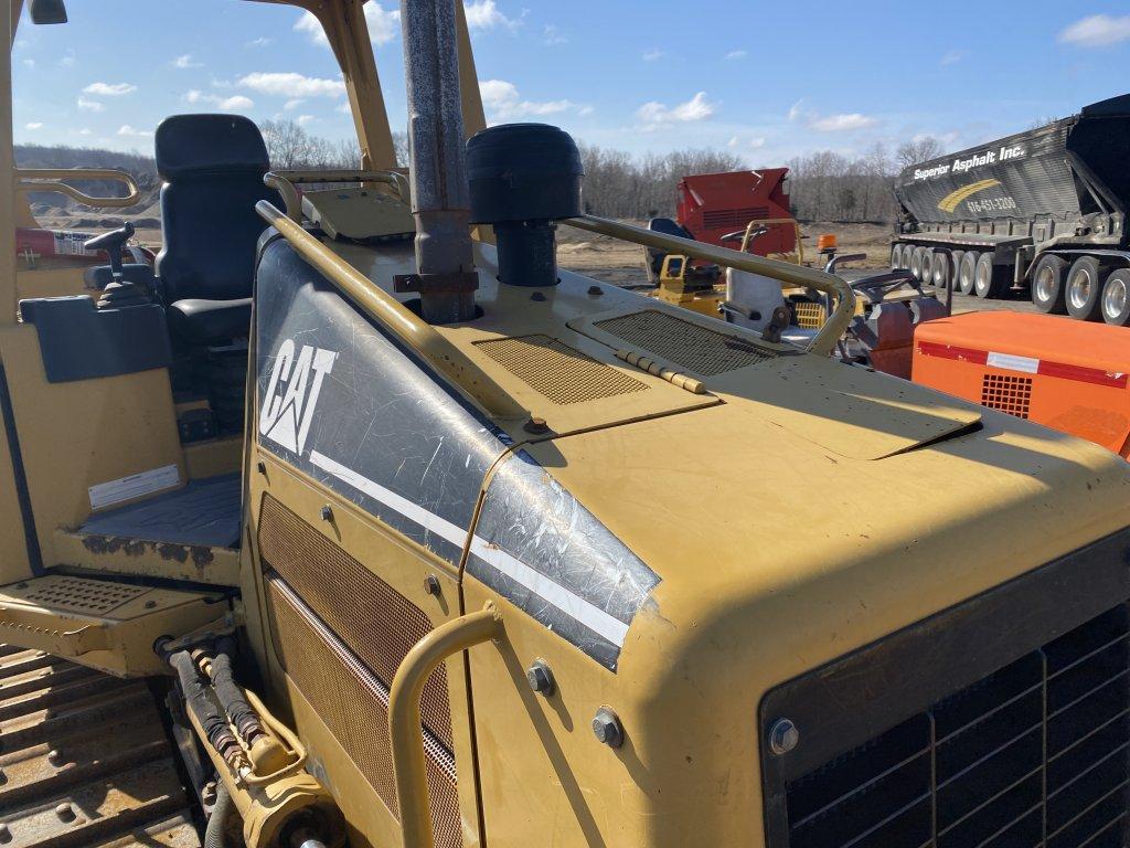 2005 CAT D5G XL CRAWLER DOZER, OROPS, 6-WAY BLADE, 105'' BLADE, 20'' TRACKS, ENGINE MODEL 3046, 7200