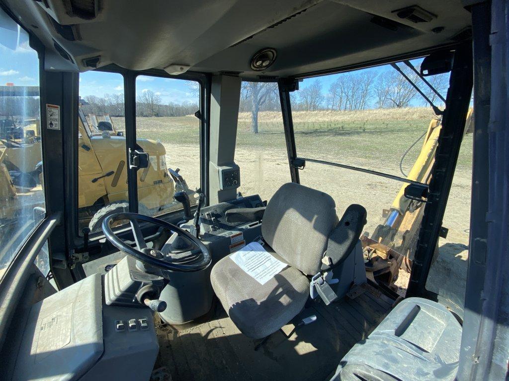 CASE 580L LOADER BACKHOE, 4X4, CAB, 82'' FRONT BUCKET, 23'' REAR BUCKET, REAR OUTRIGGERS, MISSING LO