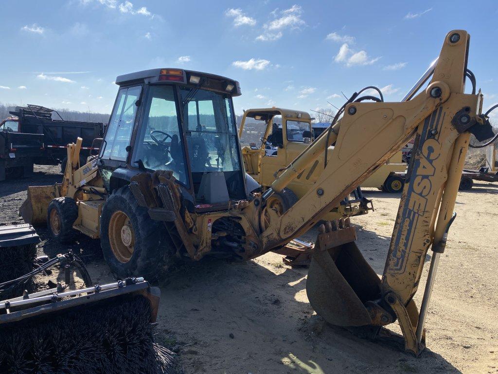 CASE 580L LOADER BACKHOE, 4X4, CAB, 82'' FRONT BUCKET, 23'' REAR BUCKET, REAR OUTRIGGERS, MISSING LO