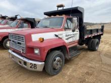 1994 FORD F600 SINGLE AXLE LANDSCAPE DUMP TRUCK, 7.0L GAS ENGINE, 5-SPEED TRANS, 10' BOX, NO TAILGATE, HYDRAULIC BRAKES, RUST HOLES SHOWING, 236,612 MILES SHOWING, VIN: 1FDNF62J3RVA32353