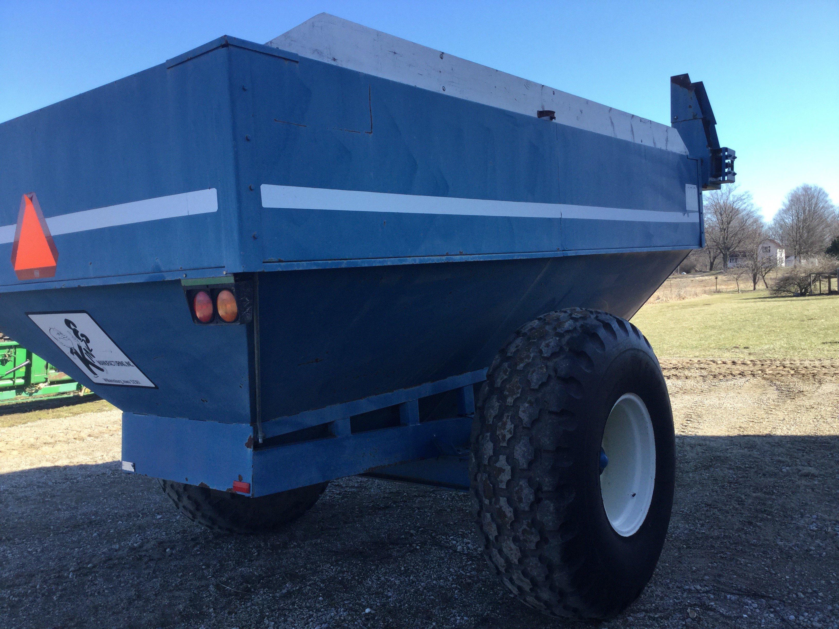 Kinze 400 grain cart