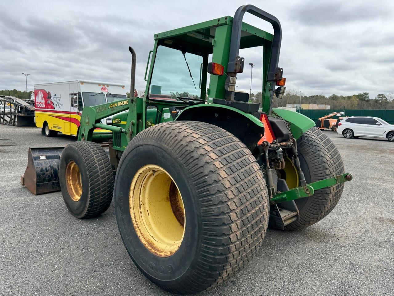 John Deere 5210 Tractor w/ Front Loader Attatchment