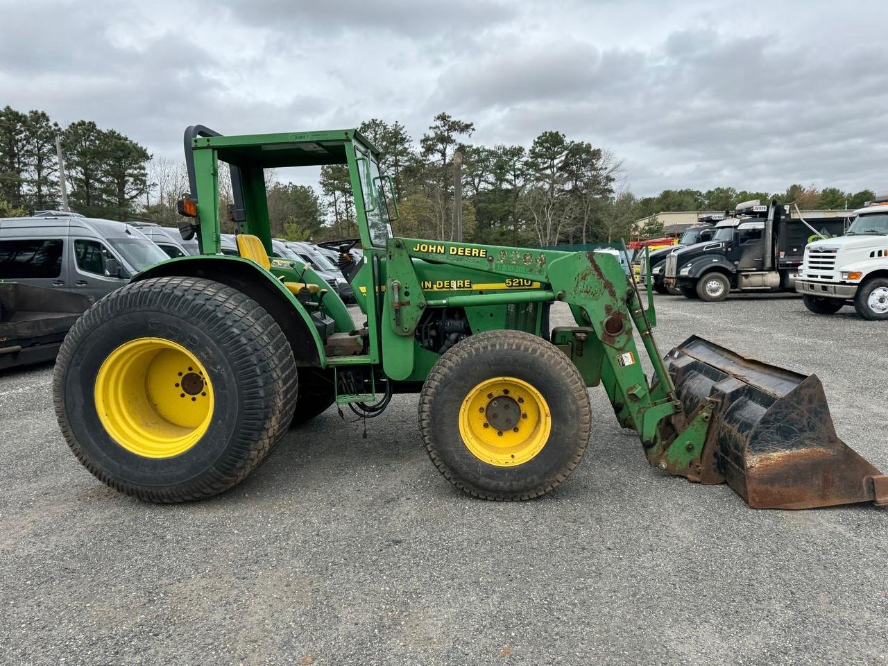 John Deere 5210 Tractor w/ Front Loader Attatchment