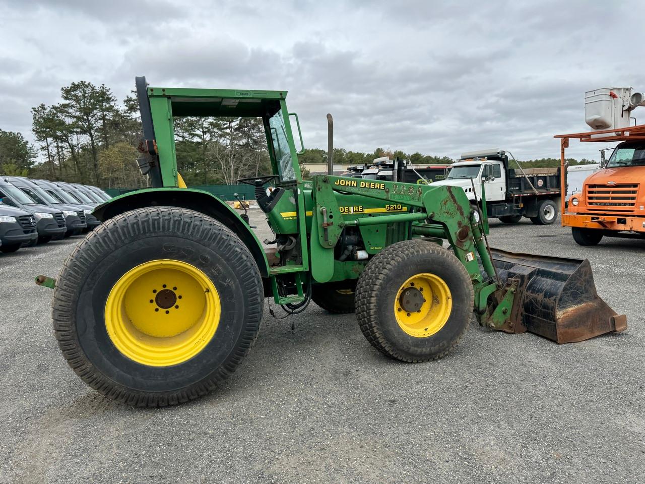 John Deere 5210 Tractor w/ Front Loader Attatchment