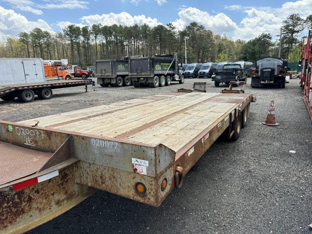 2002 Eager Beaver 20XPT Equipment Trailer