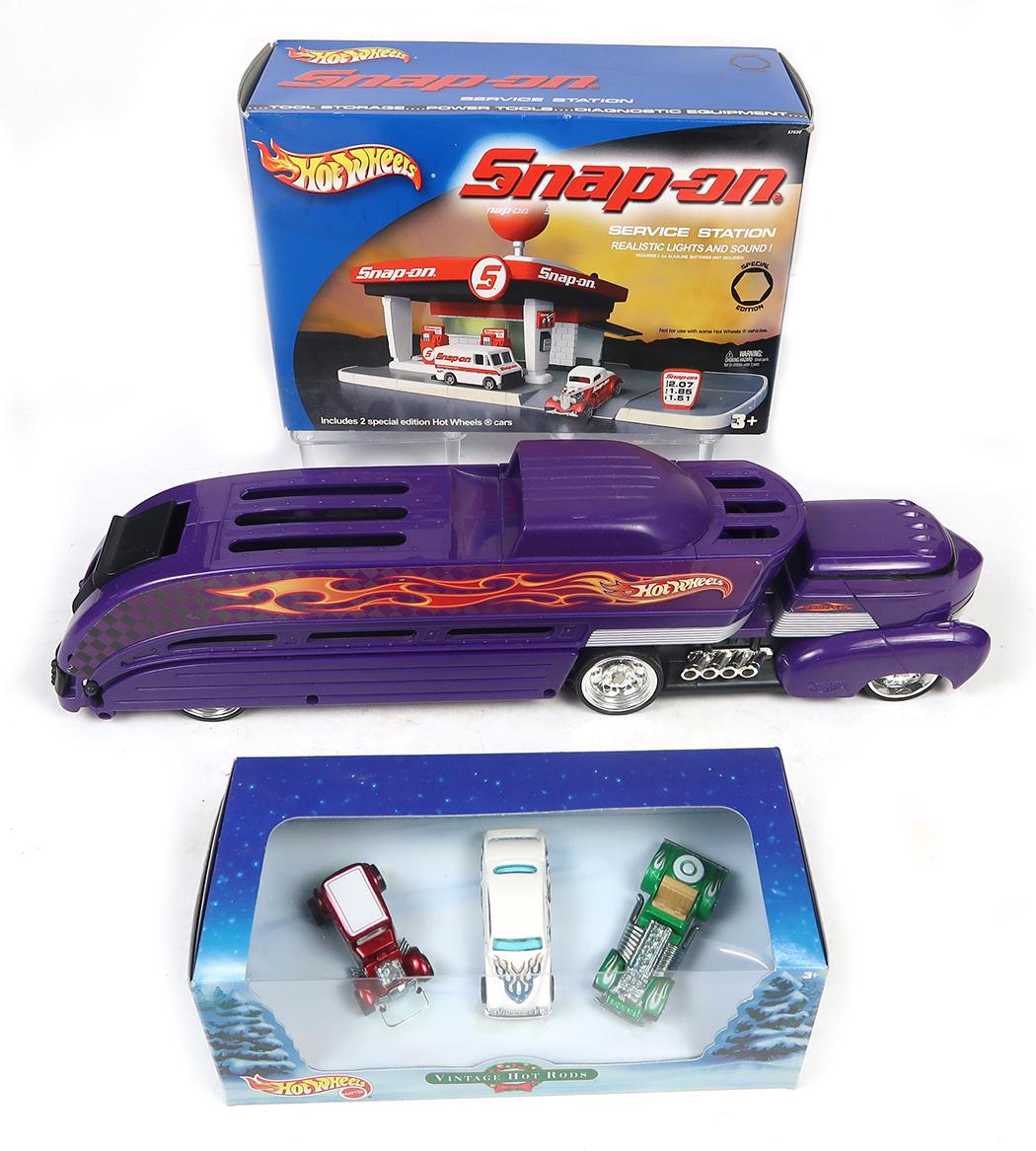 Hot Wheels (3), Snap-On Service Station with Realistic Lights & Sound Inclu