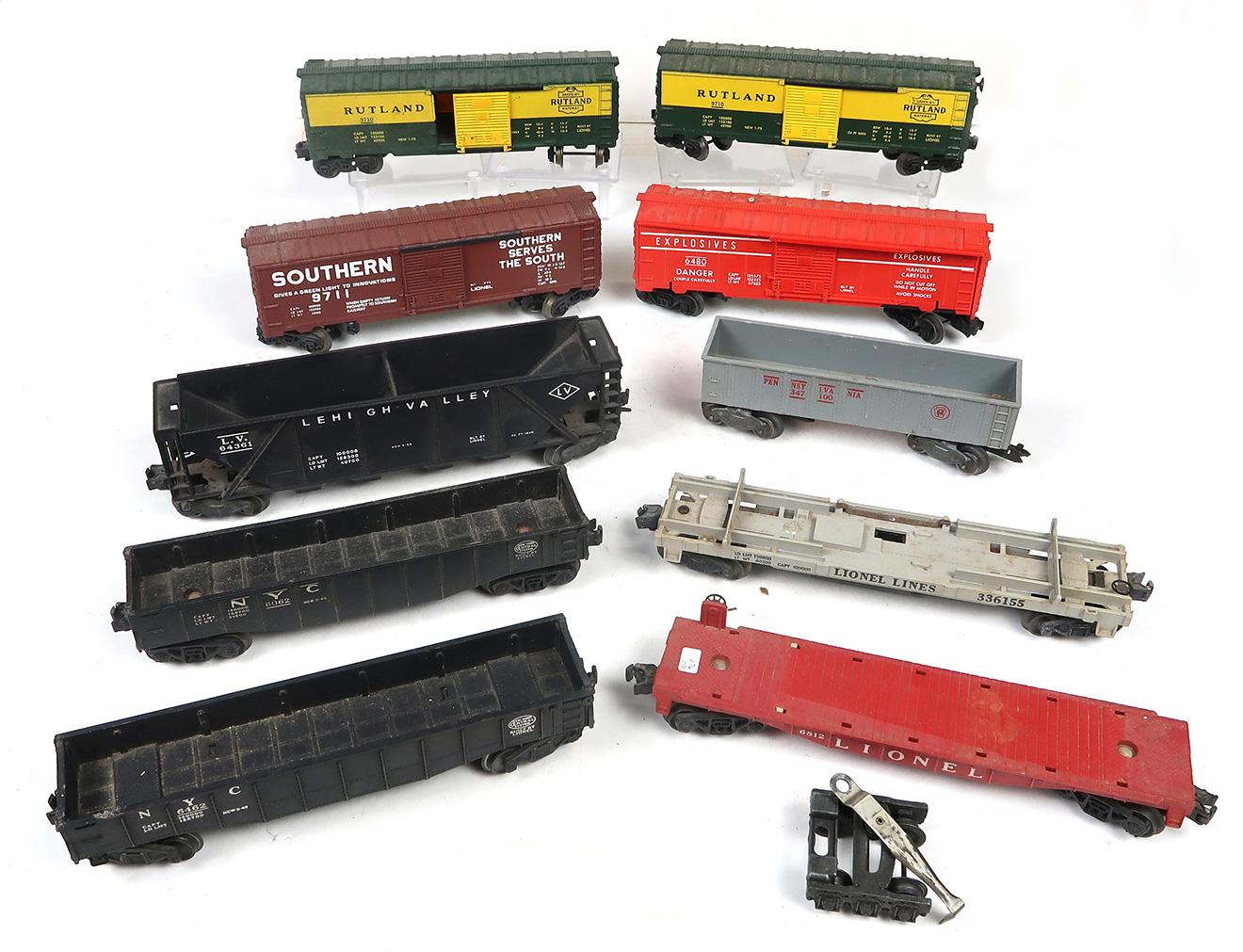 Toy Train (10), 6812 Flat Car, 336155 Gray Log Dumping Car, 6462 Black Gond