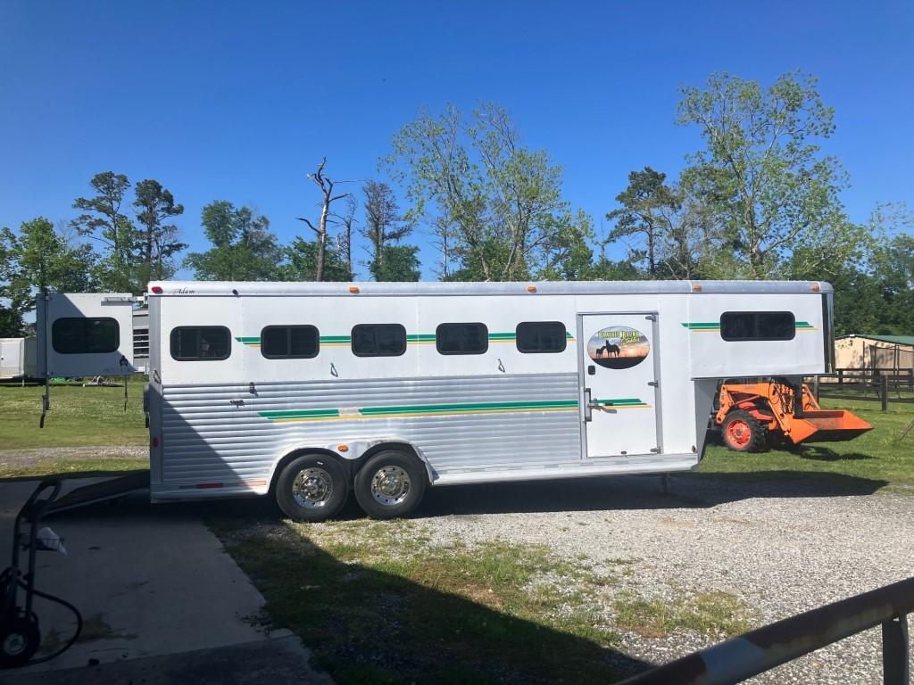 2007 Dalton gooseneck 5 horse slant load trailer