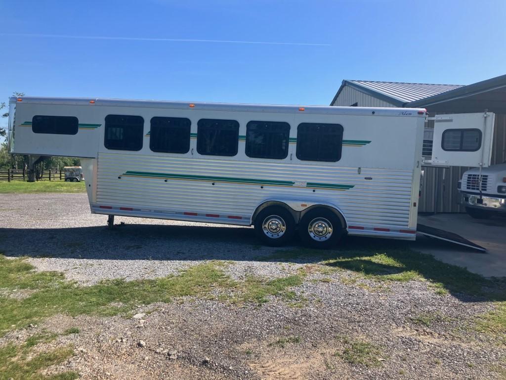 2007 Dalton gooseneck 5 horse slant load trailer