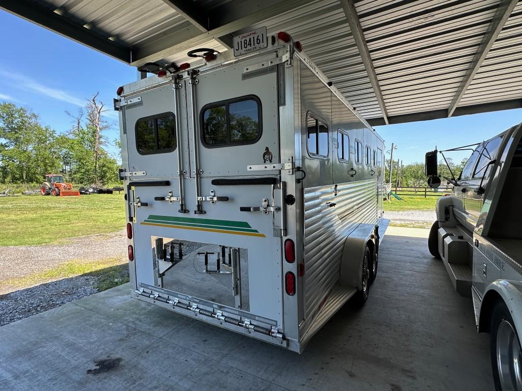 2007 Dalton gooseneck 5 horse slant load trailer