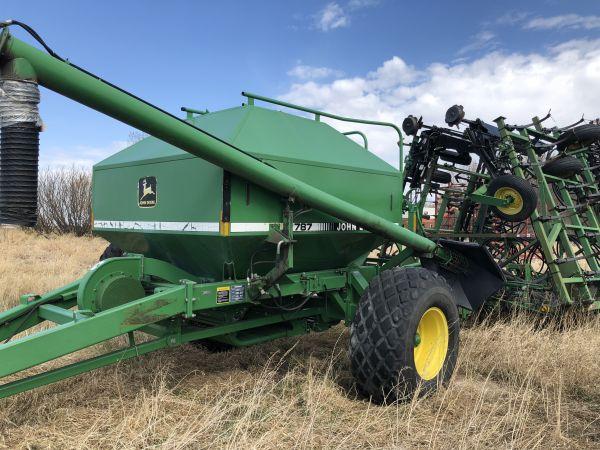 JD 787 air seeder