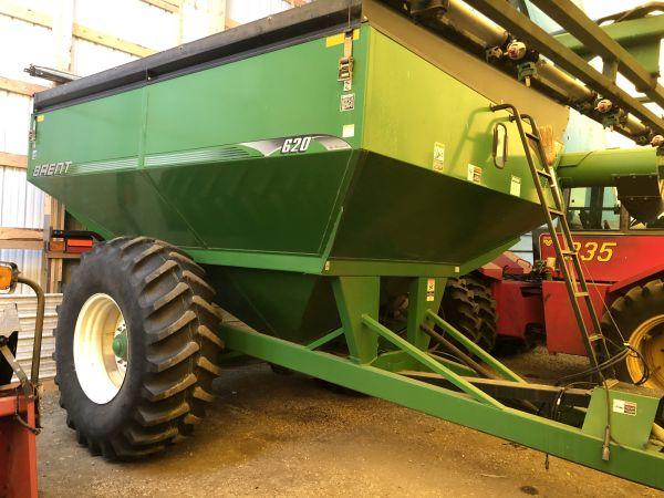 Brent 620 grain cart w/ roll tarp