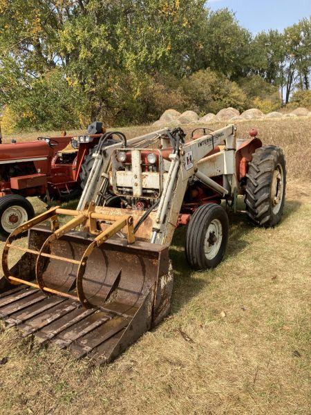 IH Industrial loader tractor