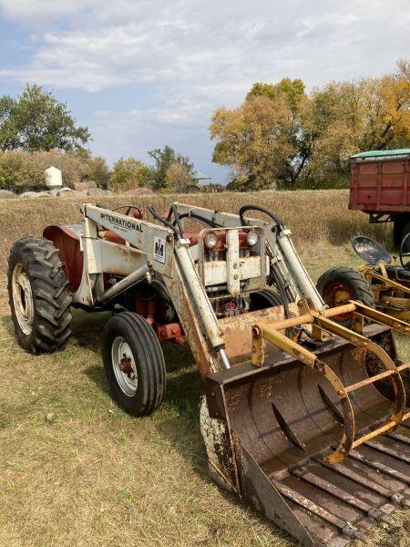 IH Industrial loader tractor