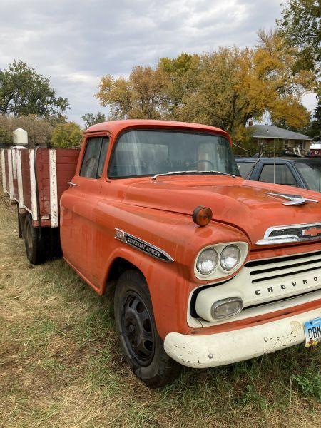 1959 Apache 38 Chevy truck