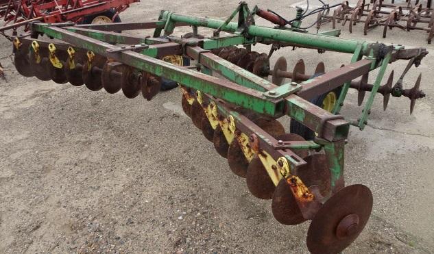 JD H1110 12’ WHEEL DISC W/ HYD. LIFT CYLINDER